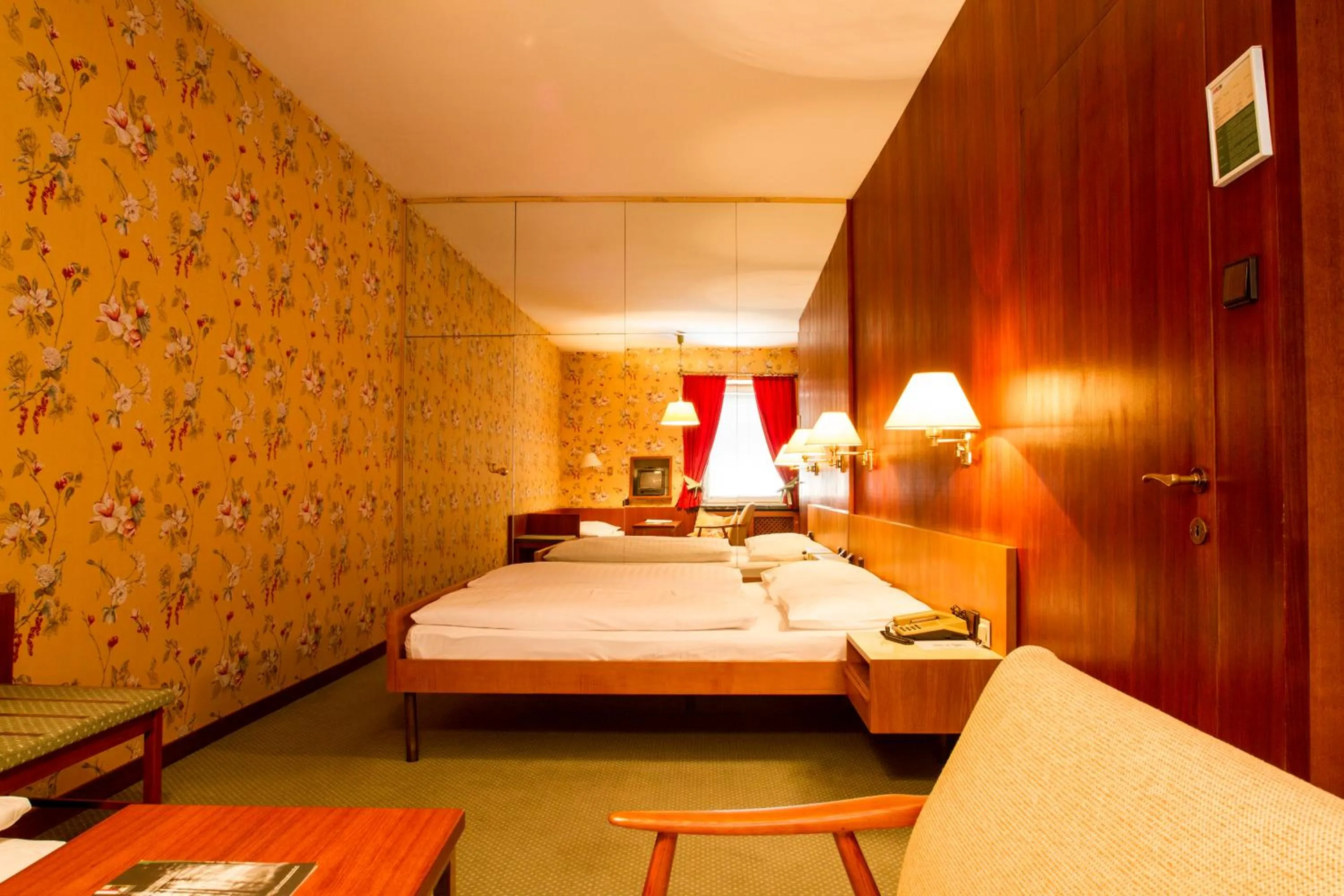 Photo of the whole room, Bed in Hotel Hohenstauffen