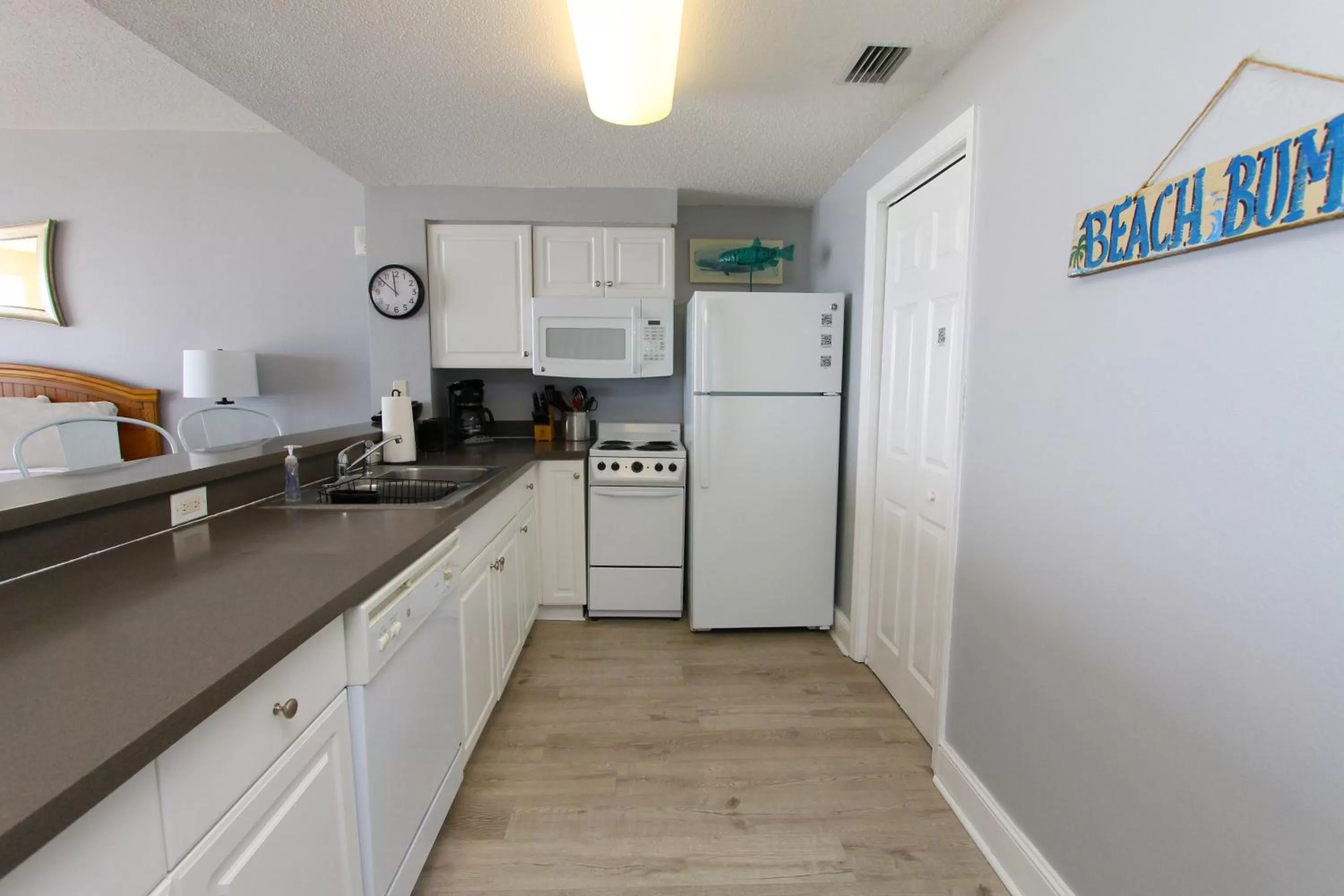 Kitchen or kitchenette, Kitchen/Kitchenette in Majestic Beach Resort, Panama City Beach, Fl