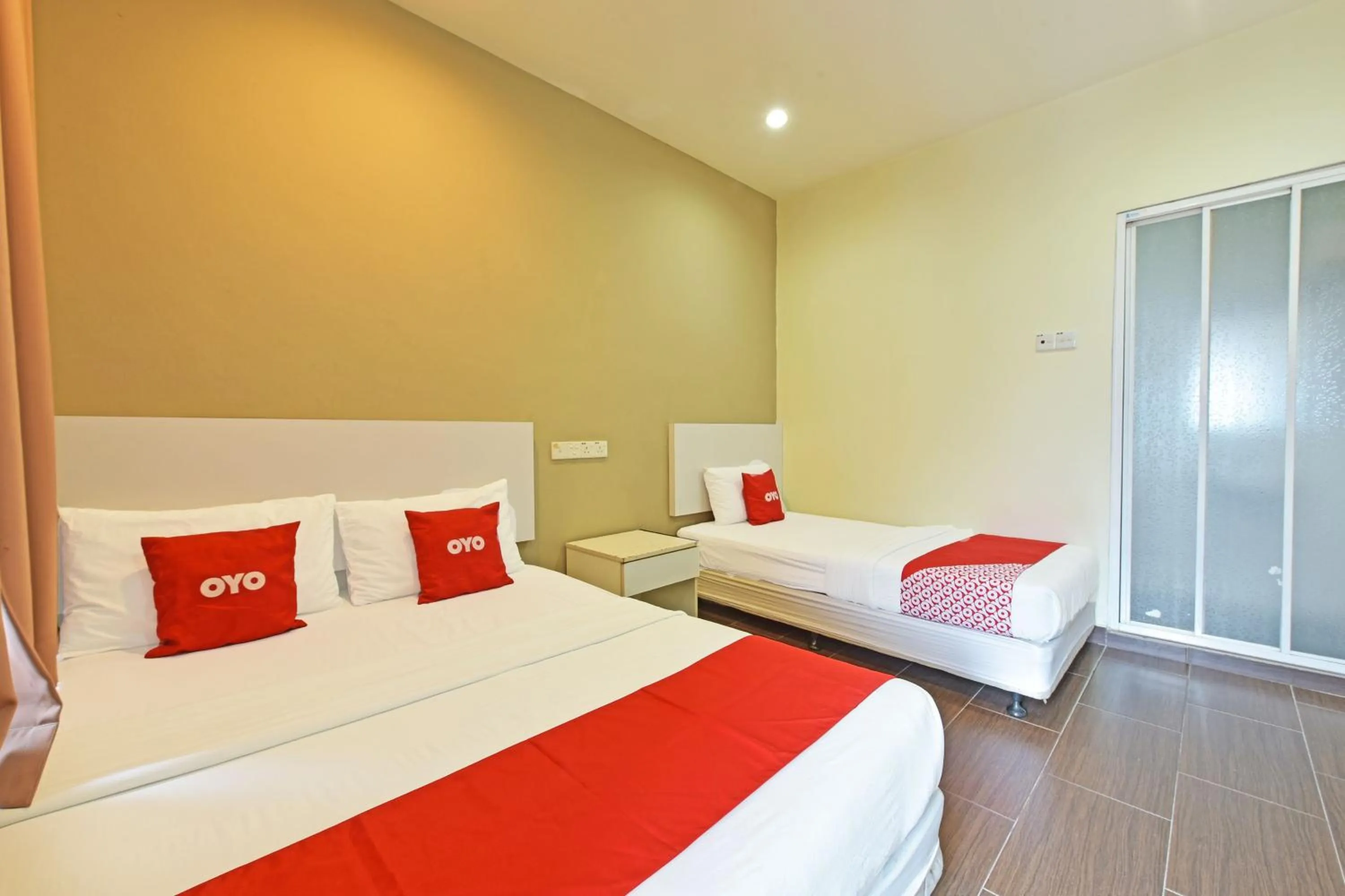 Bedroom, Bed in OYO 90853 New Soho Hotel