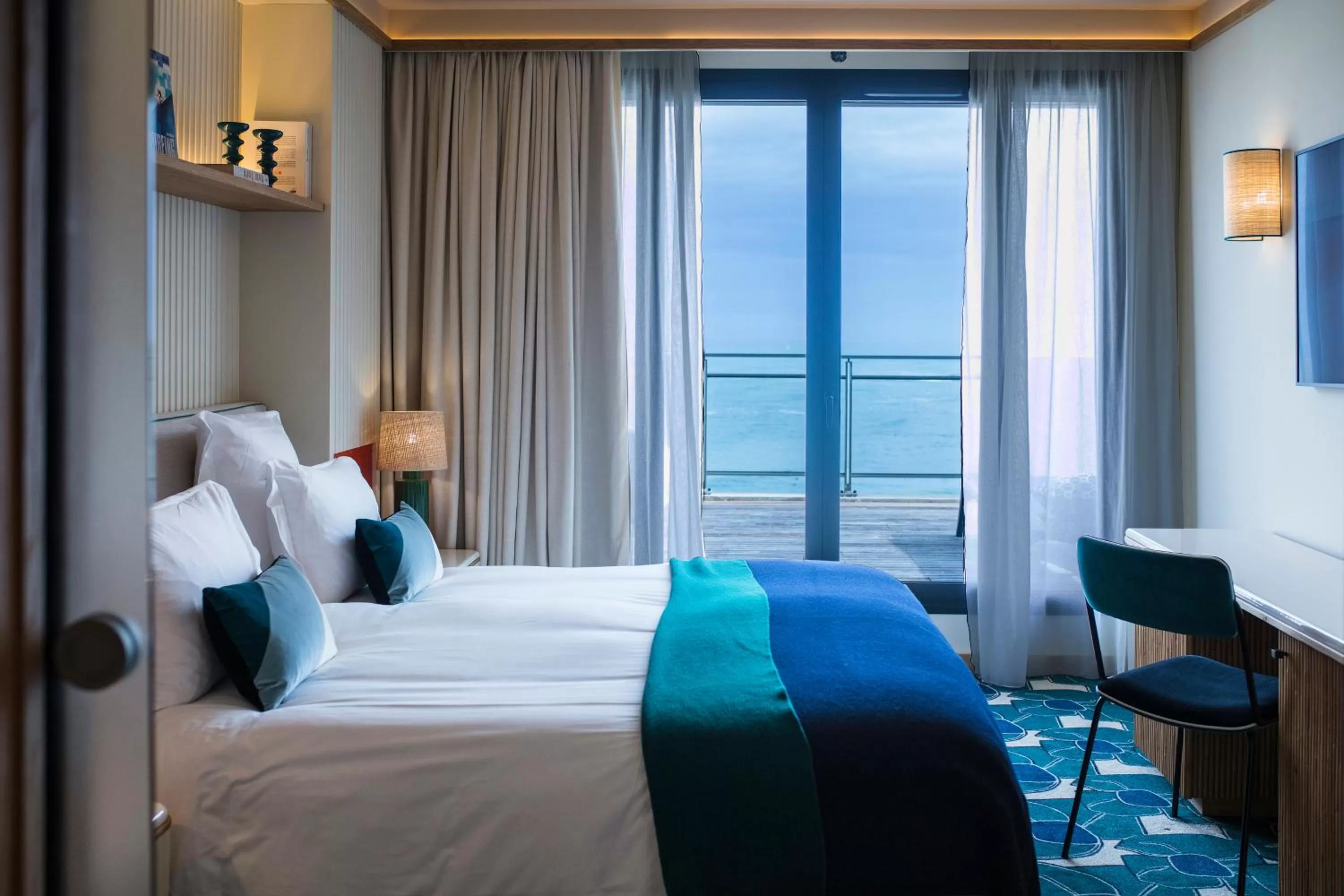 Standard Double with Terrace and Ocean View in Hôtel Le Café de Paris