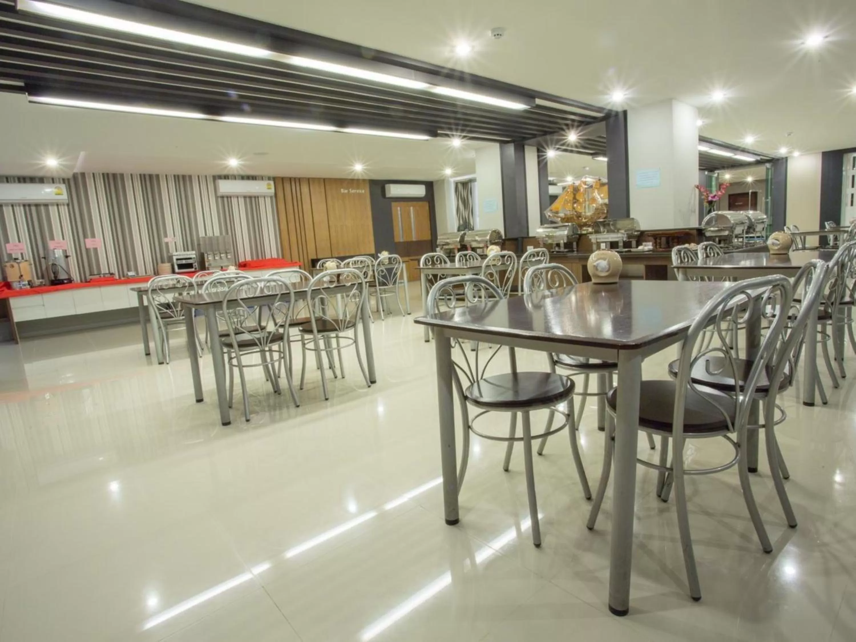 Restaurant/places to eat in Pangviman Place Resotel SHA Plus