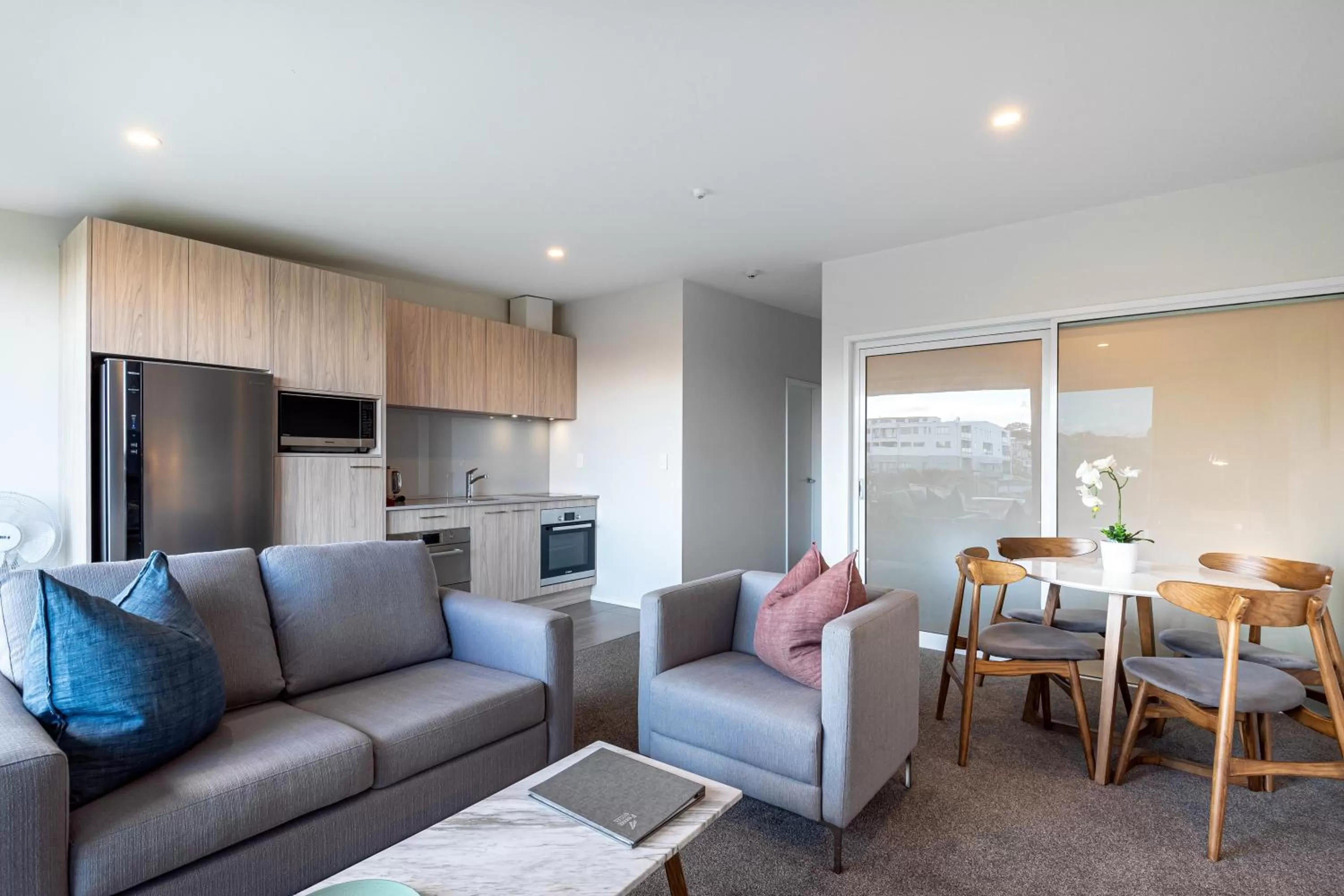 Kitchen or kitchenette in FERNZ Motel & Apartments Birkenhead