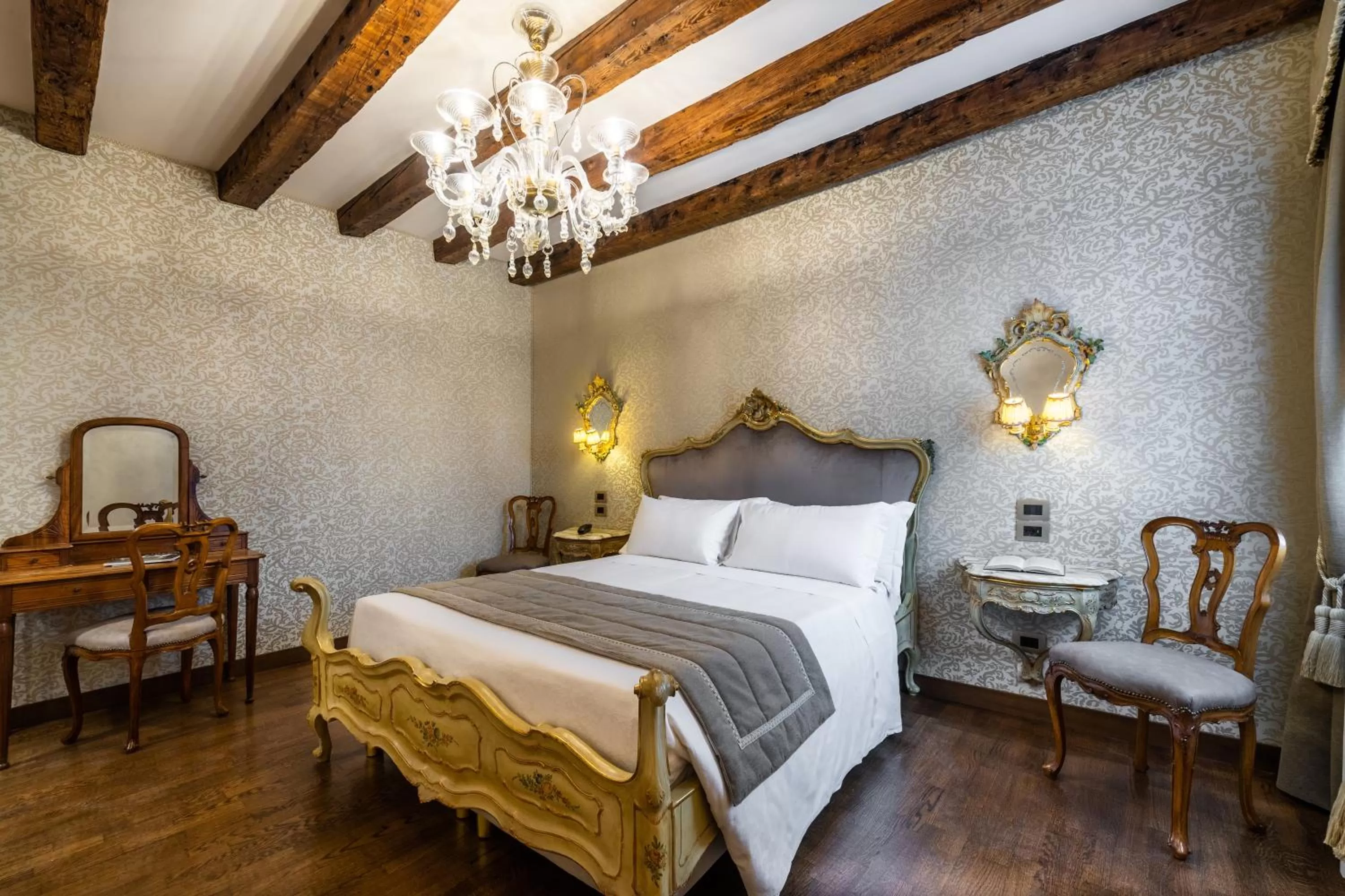Photo of the whole room, Bed in Palazzo San Lorenzo