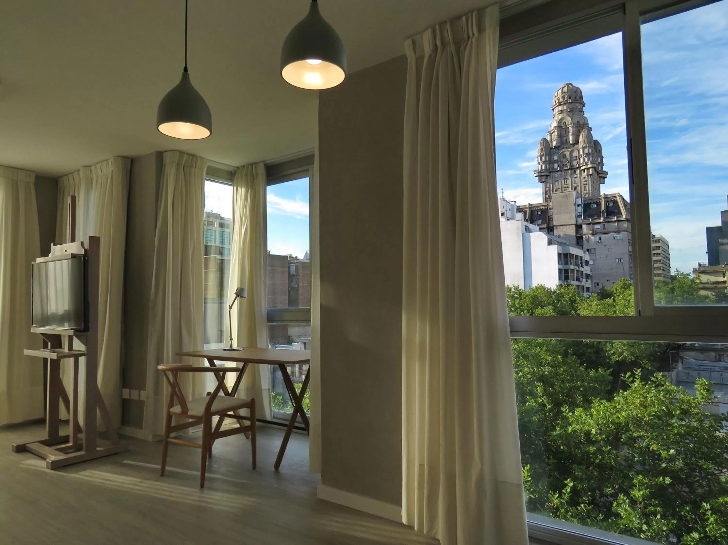 Photo of the whole room in Smart Hotel Montevideo