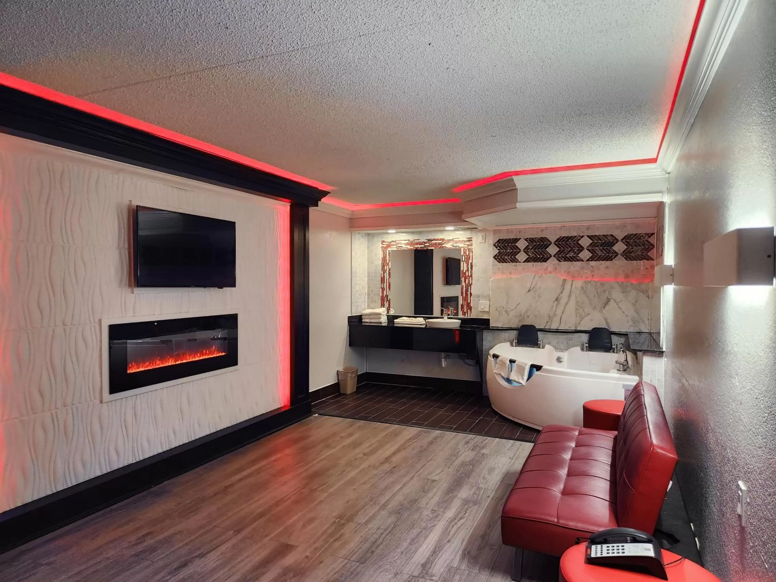 Hot Tub in Motel 6 North Little Rock, AR-JFK Blvd