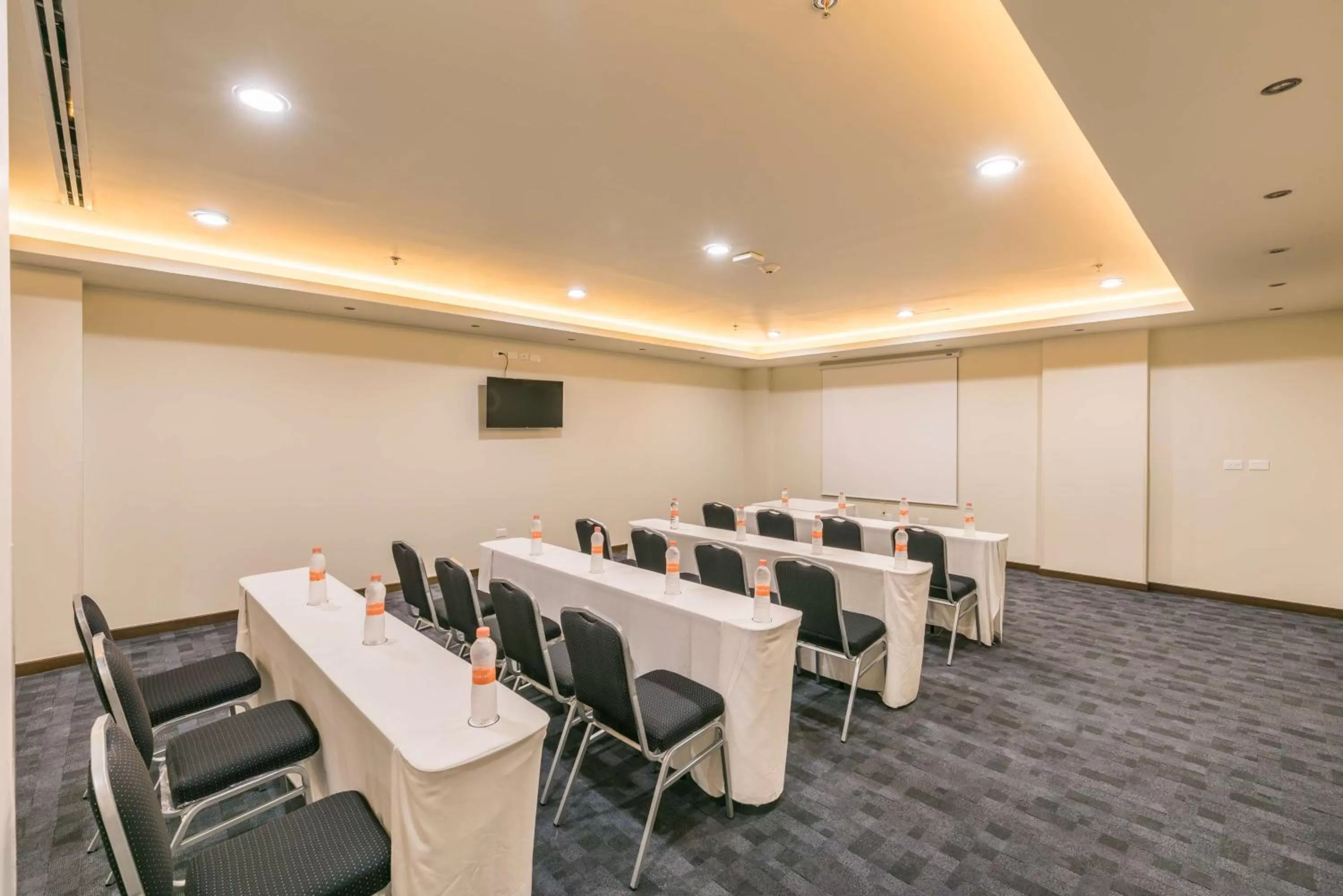 Meeting/conference room in Hampton Inn & Suites by Hilton Salamanca Bajio