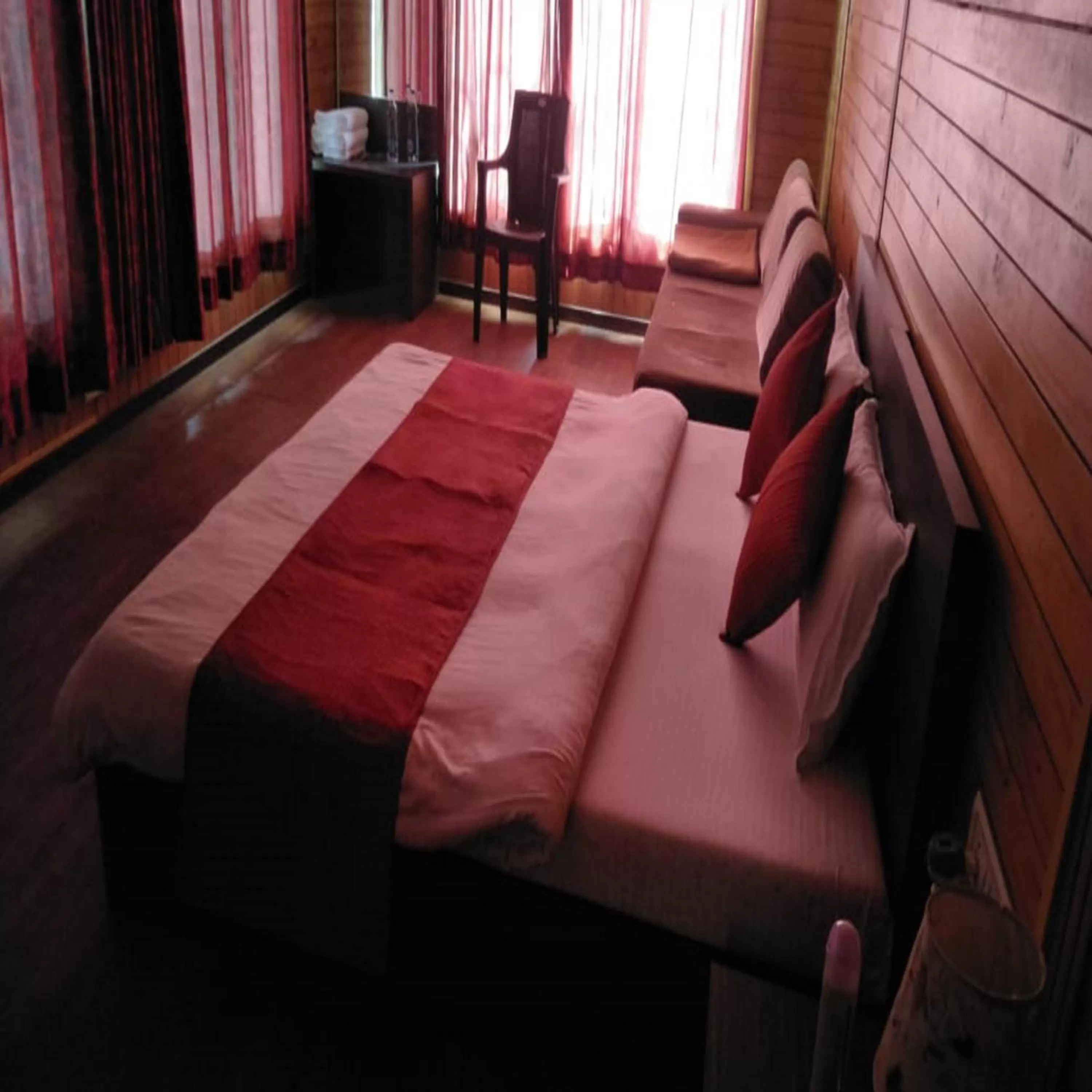 Bed in Jayshin Lake Vaitarna Resort - Igatpuri