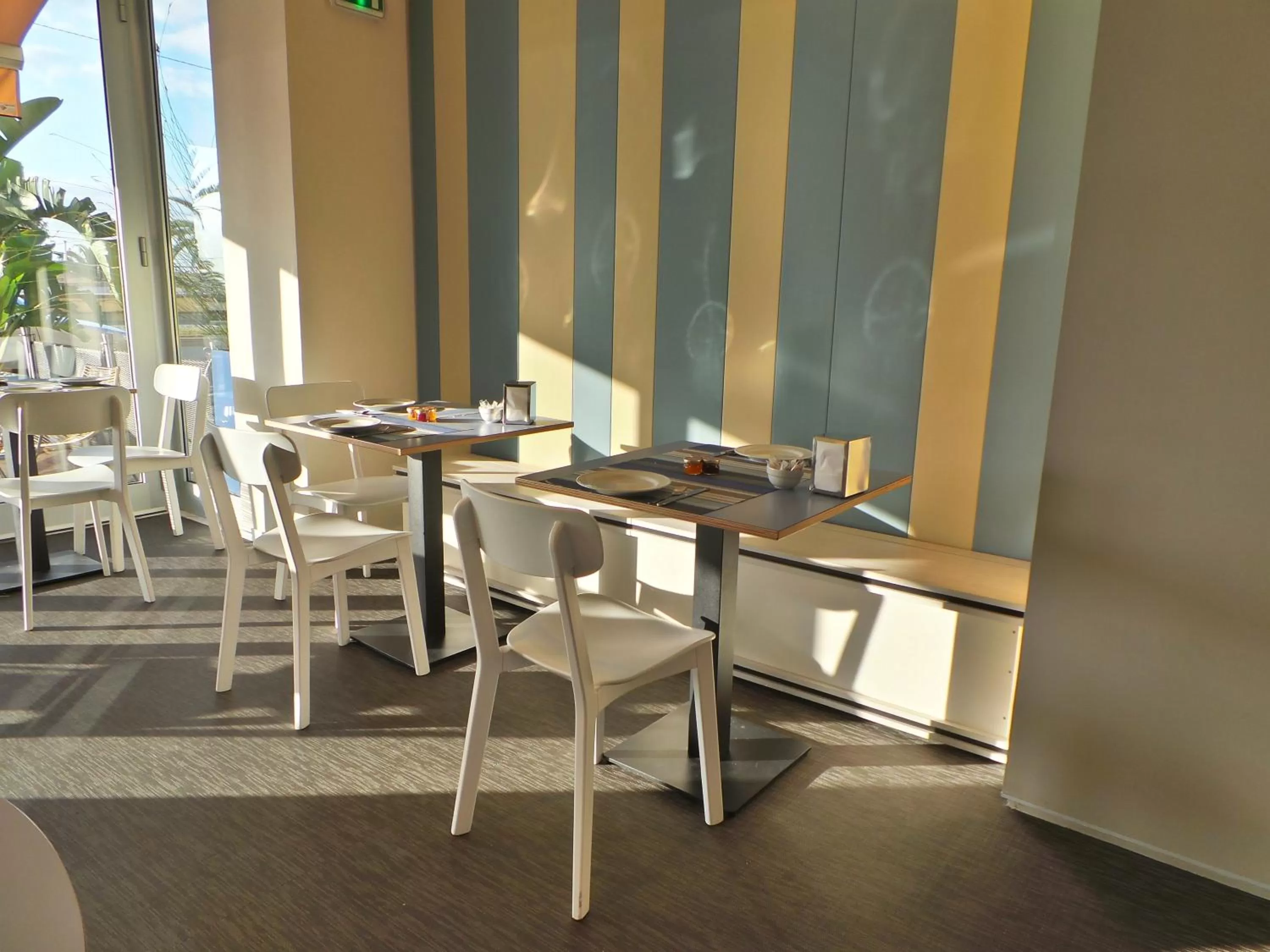 Restaurant/places to eat in Hotel Palm Garavan