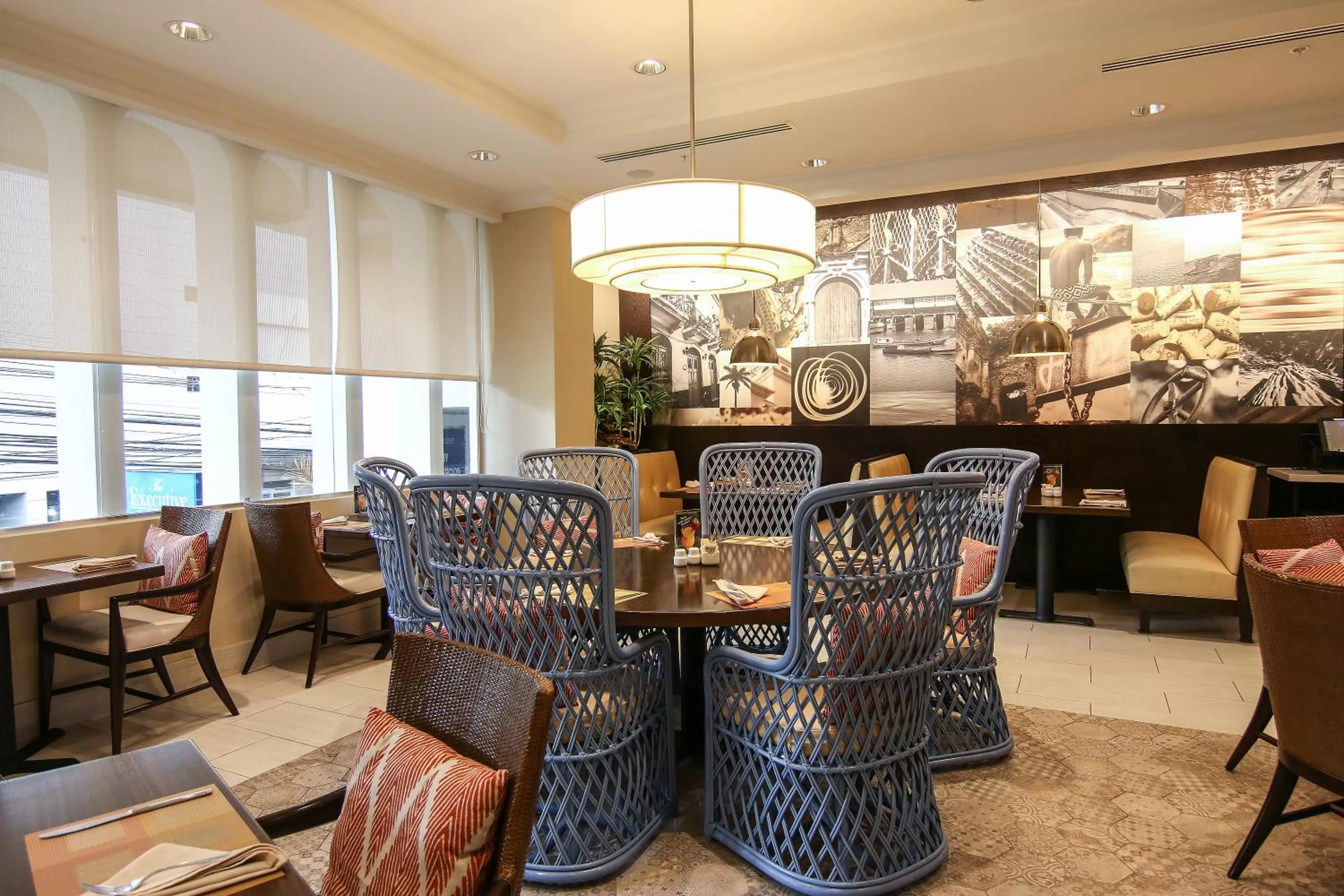 Restaurant/places to eat in The Executive Hotel