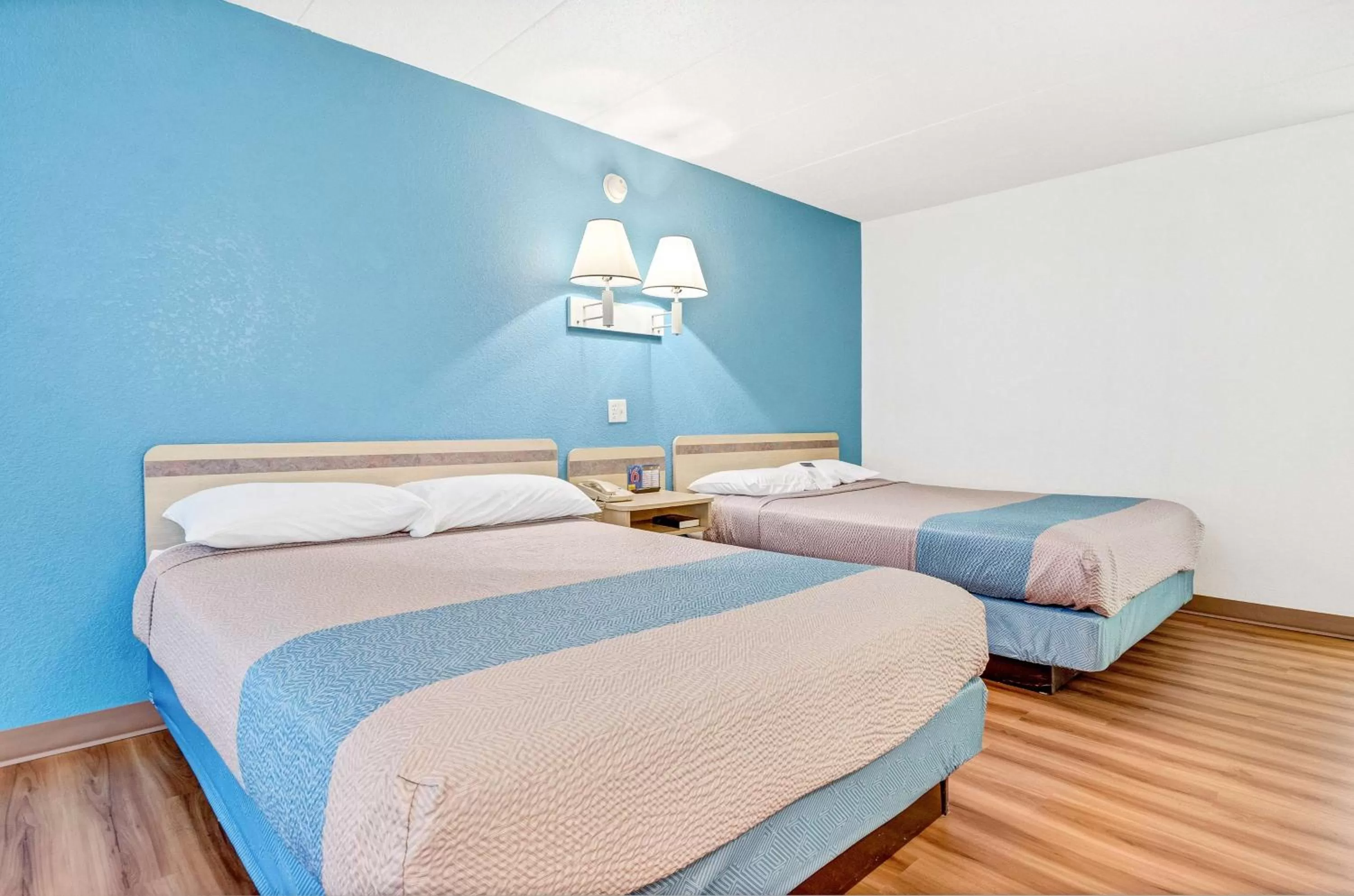 Bedroom, Bed in Motel 6-Big Springs, NE