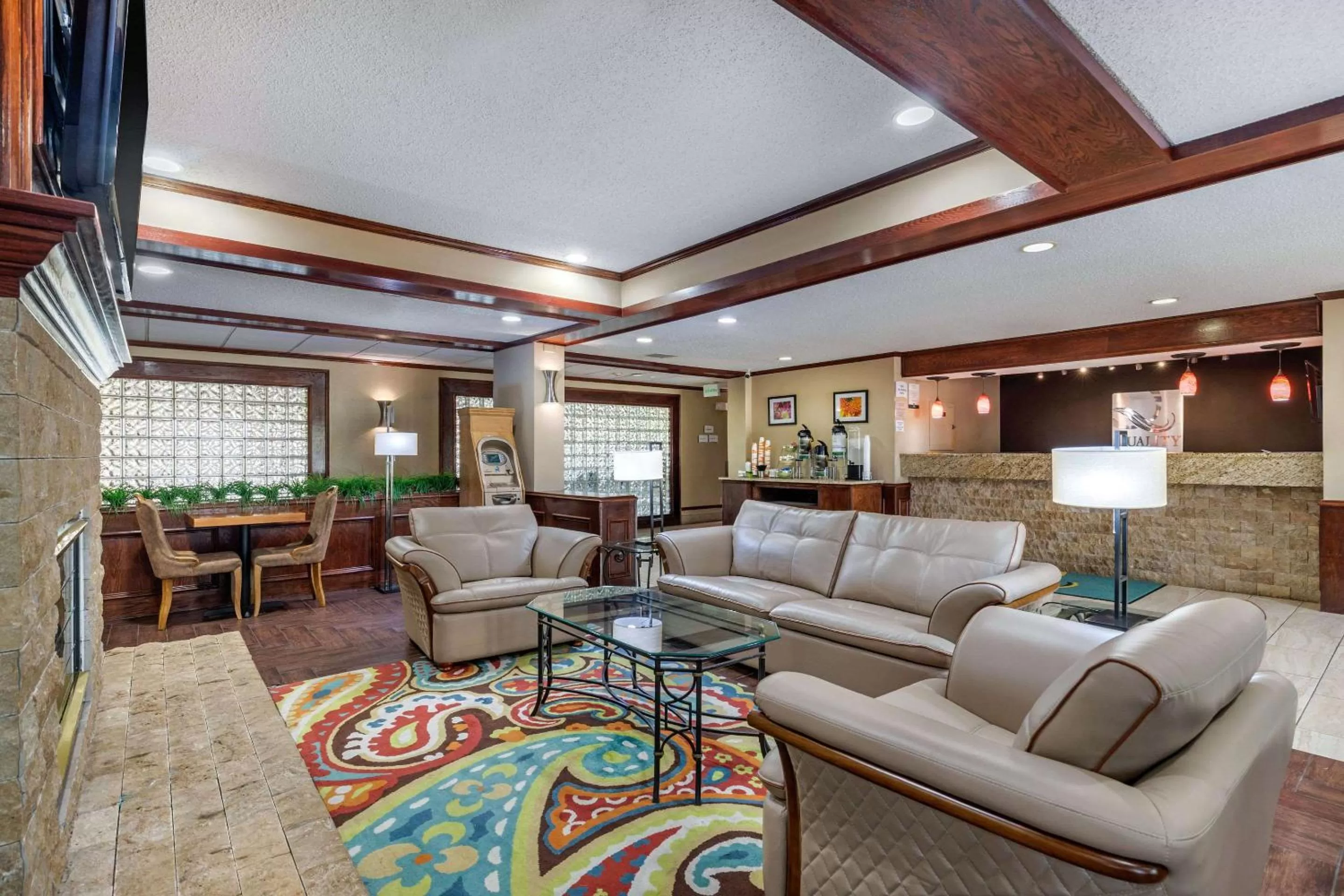Lobby or reception in Quality Suites Addison-Dallas