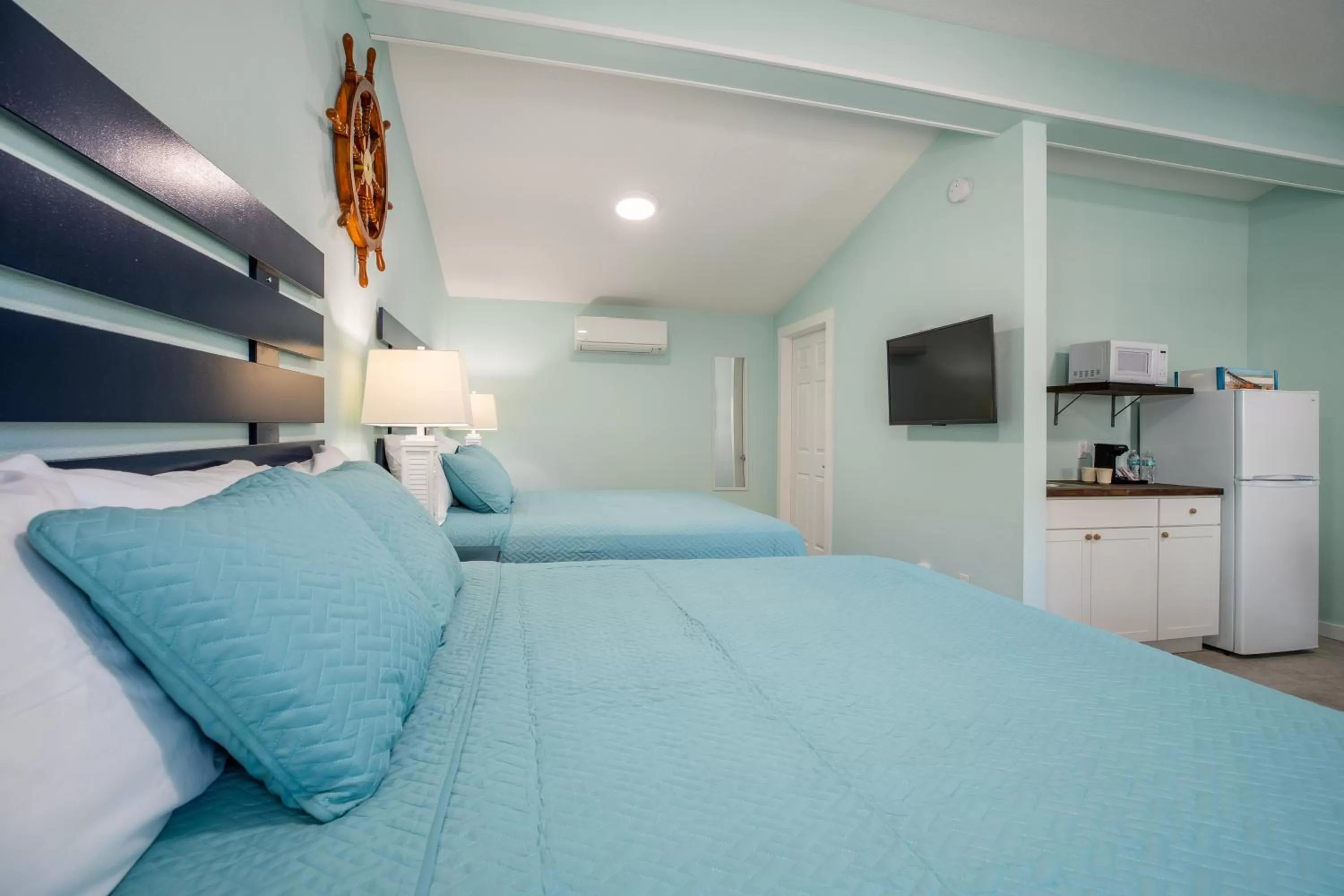 Bed in Salt Air Inn & Suites