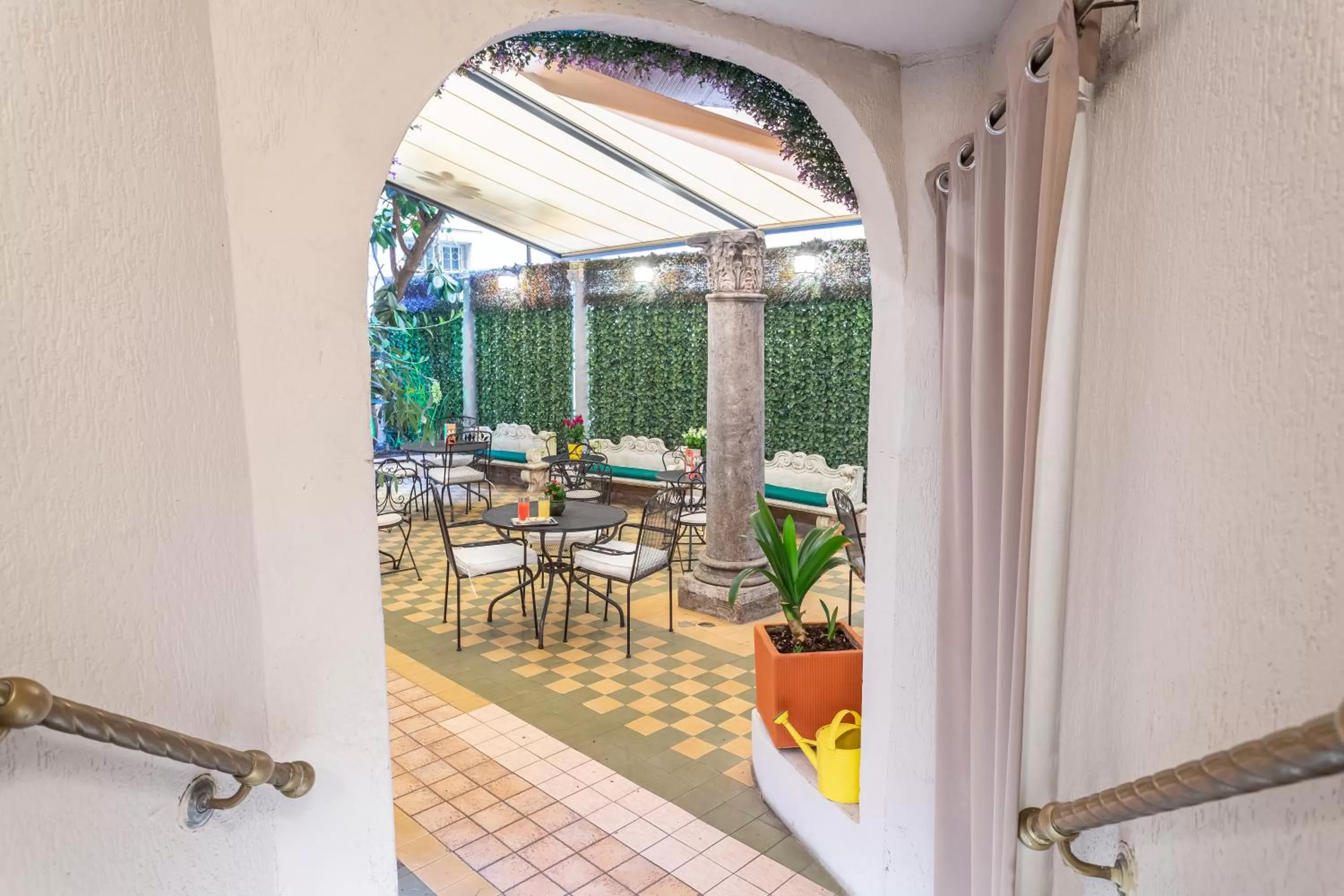 Patio in Hotel Medici