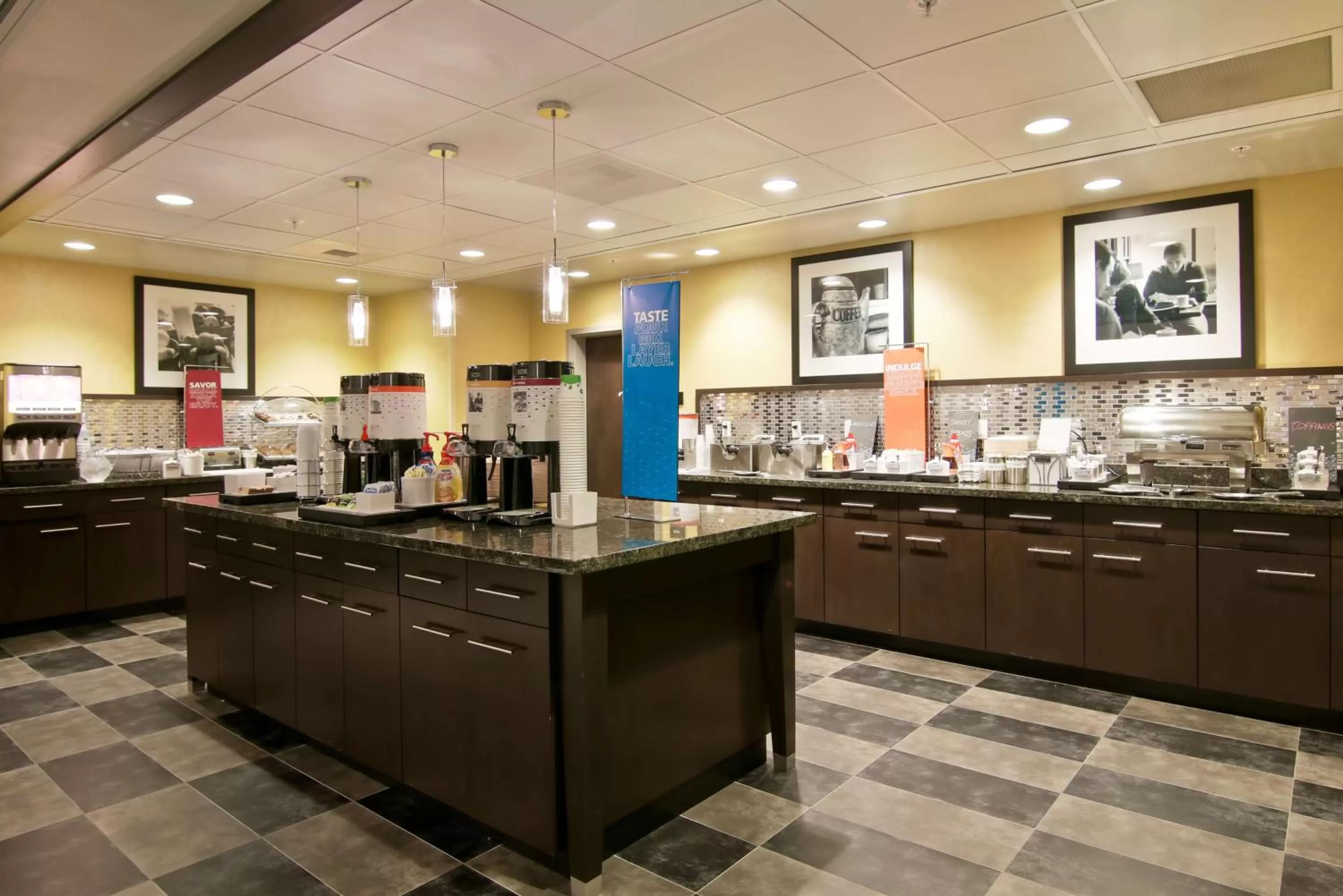 Breakfast in Hampton Inn & Suites Bellevue Downtown/Seattle