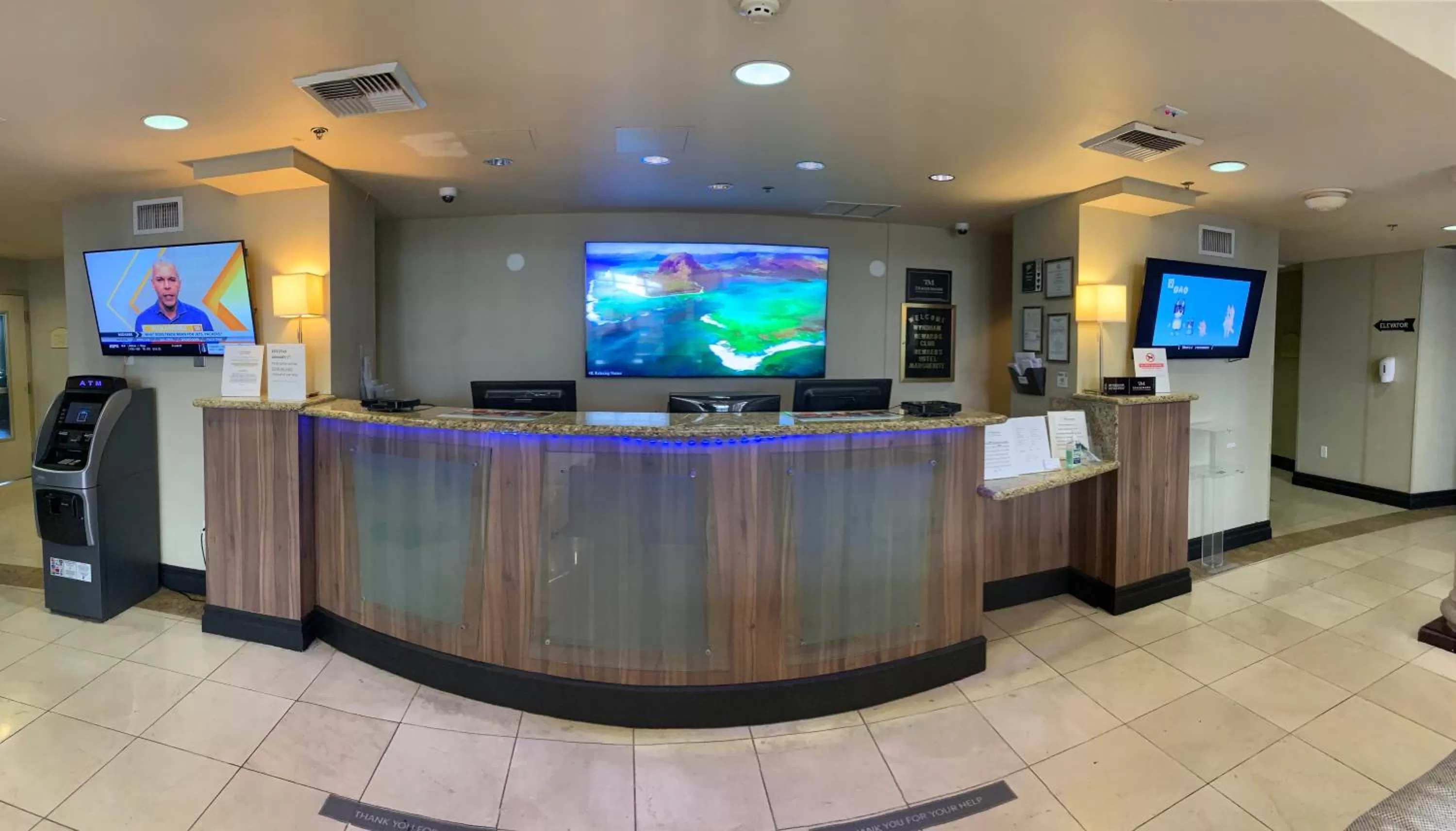 Lobby or reception in Hotel Marguerite South Anaheim - Garden Grove, Trademark Collection by Wyndham