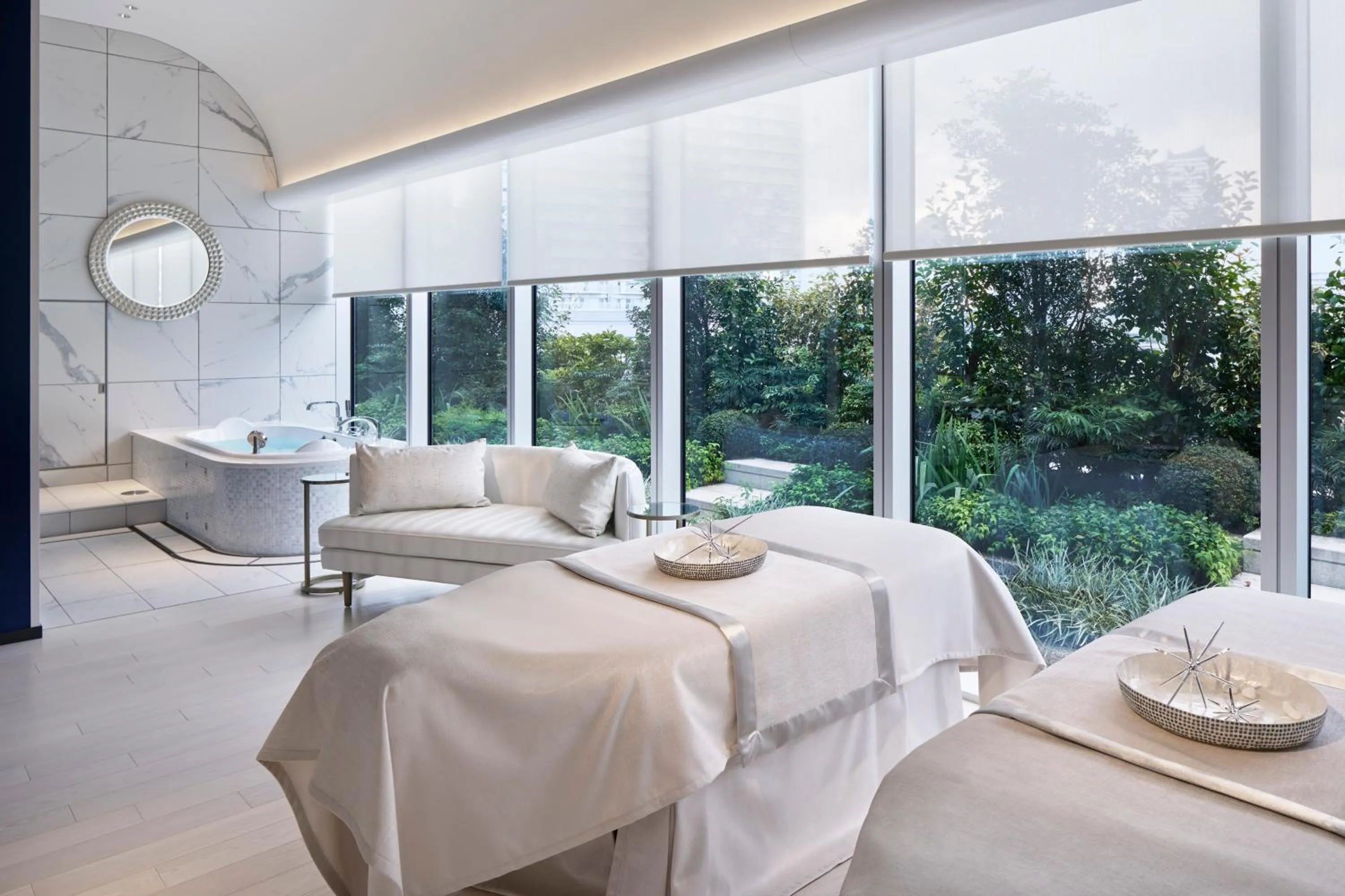 Fitness centre/facilities, Bed in The Kahala Hotel & Resort Yokohama