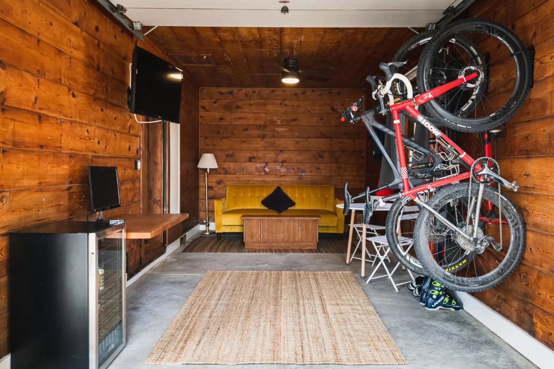 Living room in Left Coast Lodge - Pet Friendly