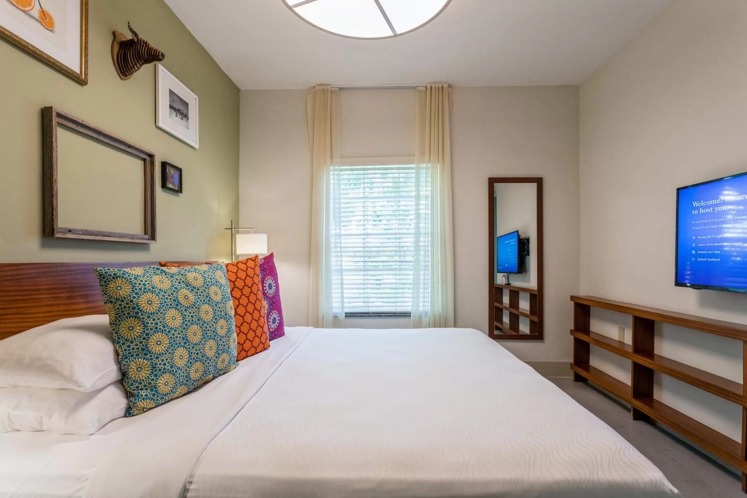 King Room with Balcony (Self Check-in with Virtual Front Desk) in Kasa El Paseo Miami Beach