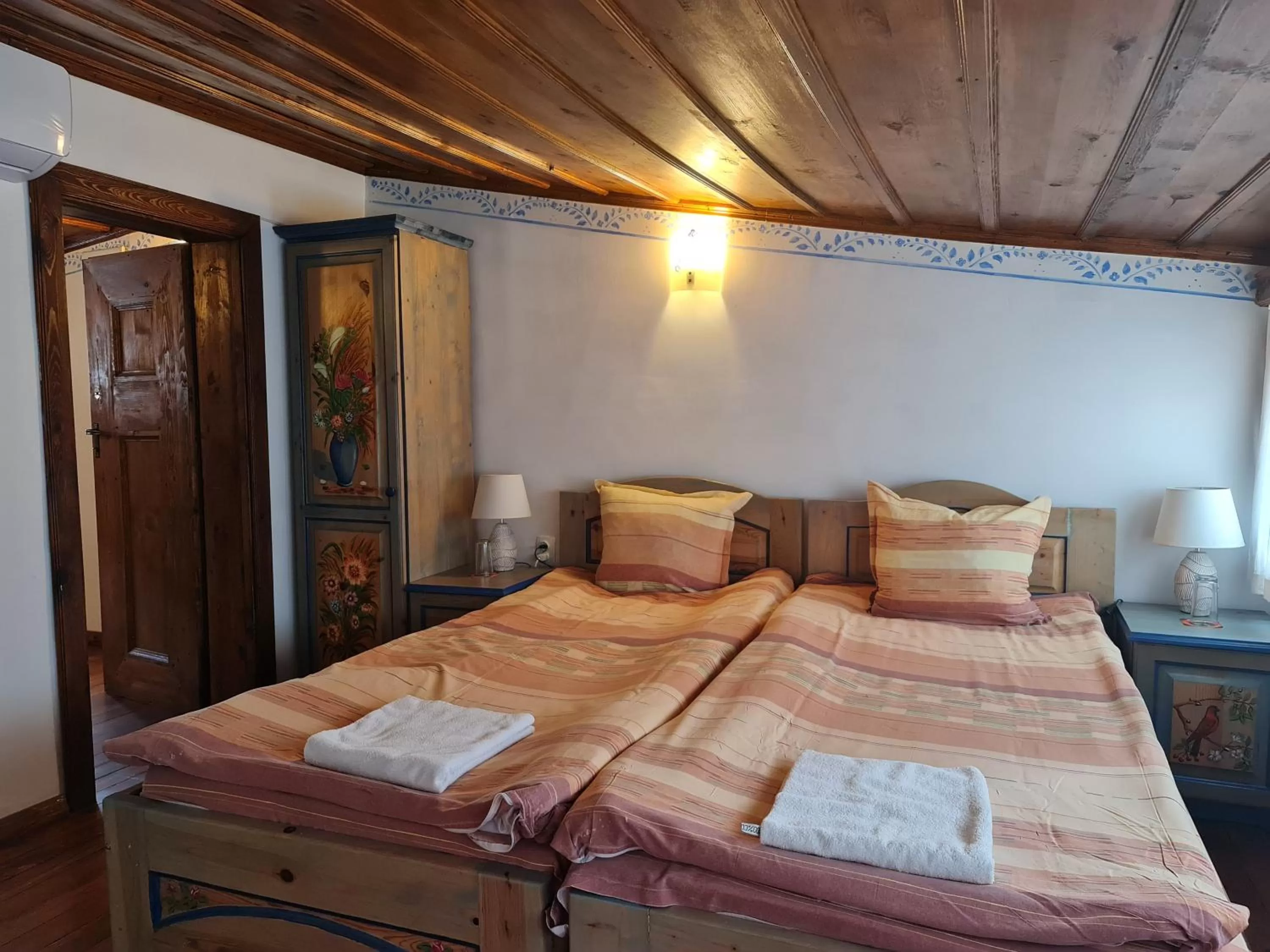 Bed in The Old House Family Hotel