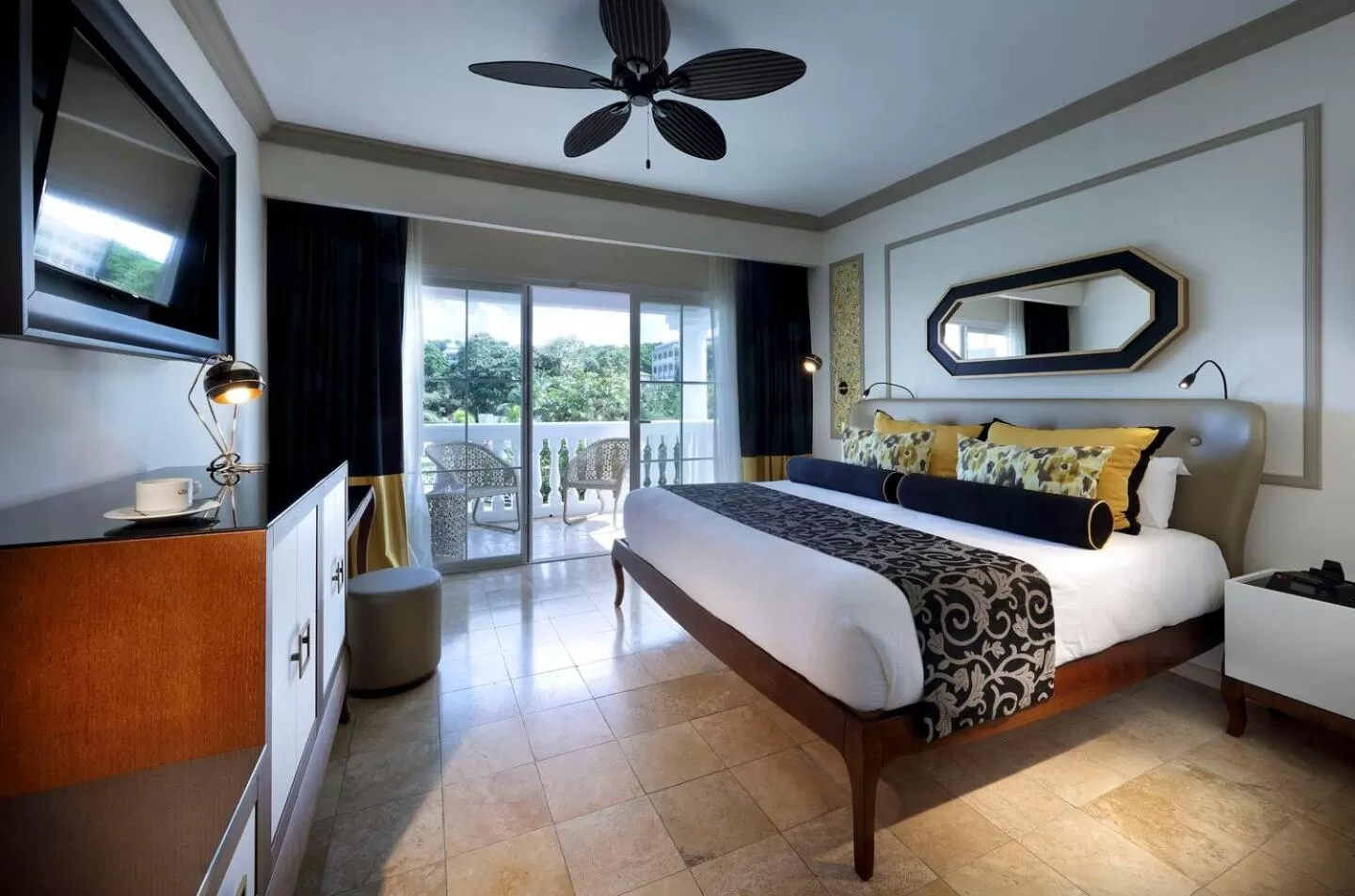 Bed in Grand Palladium Lady Hamilton Resort & Spa - All Inclusive