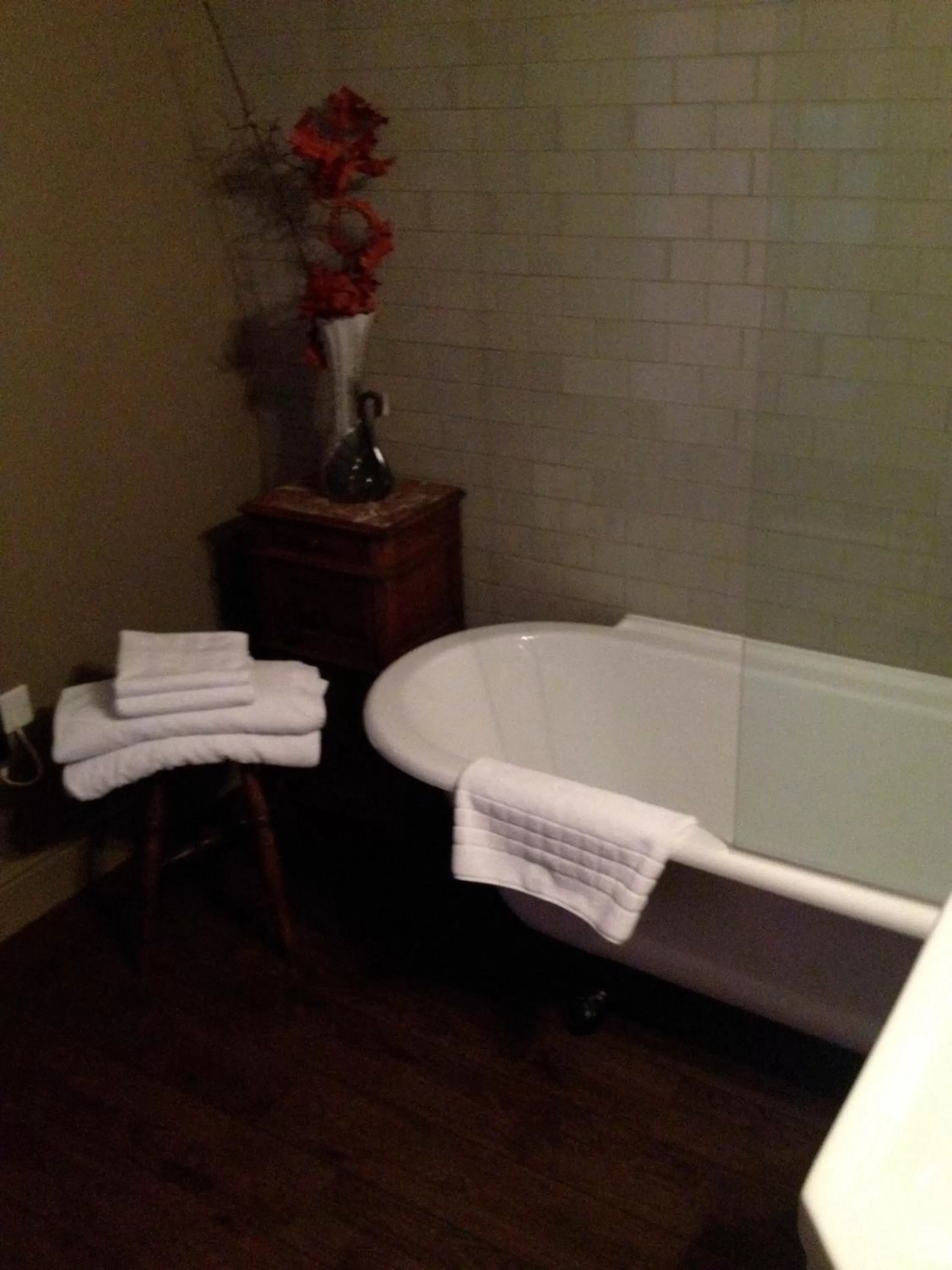 Bathroom in The Crown And Thistle, Abingdon