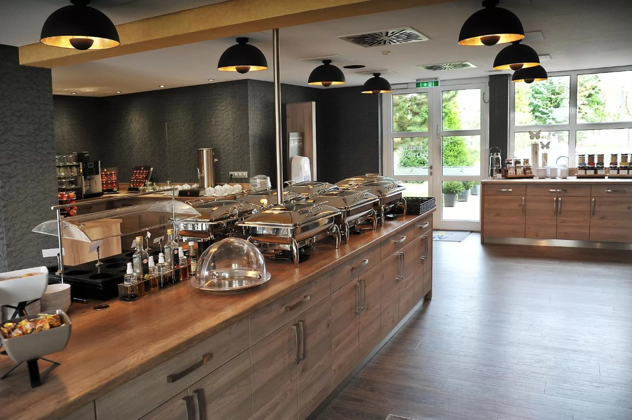 Restaurant/places to eat in Bernstein Acamed Resort