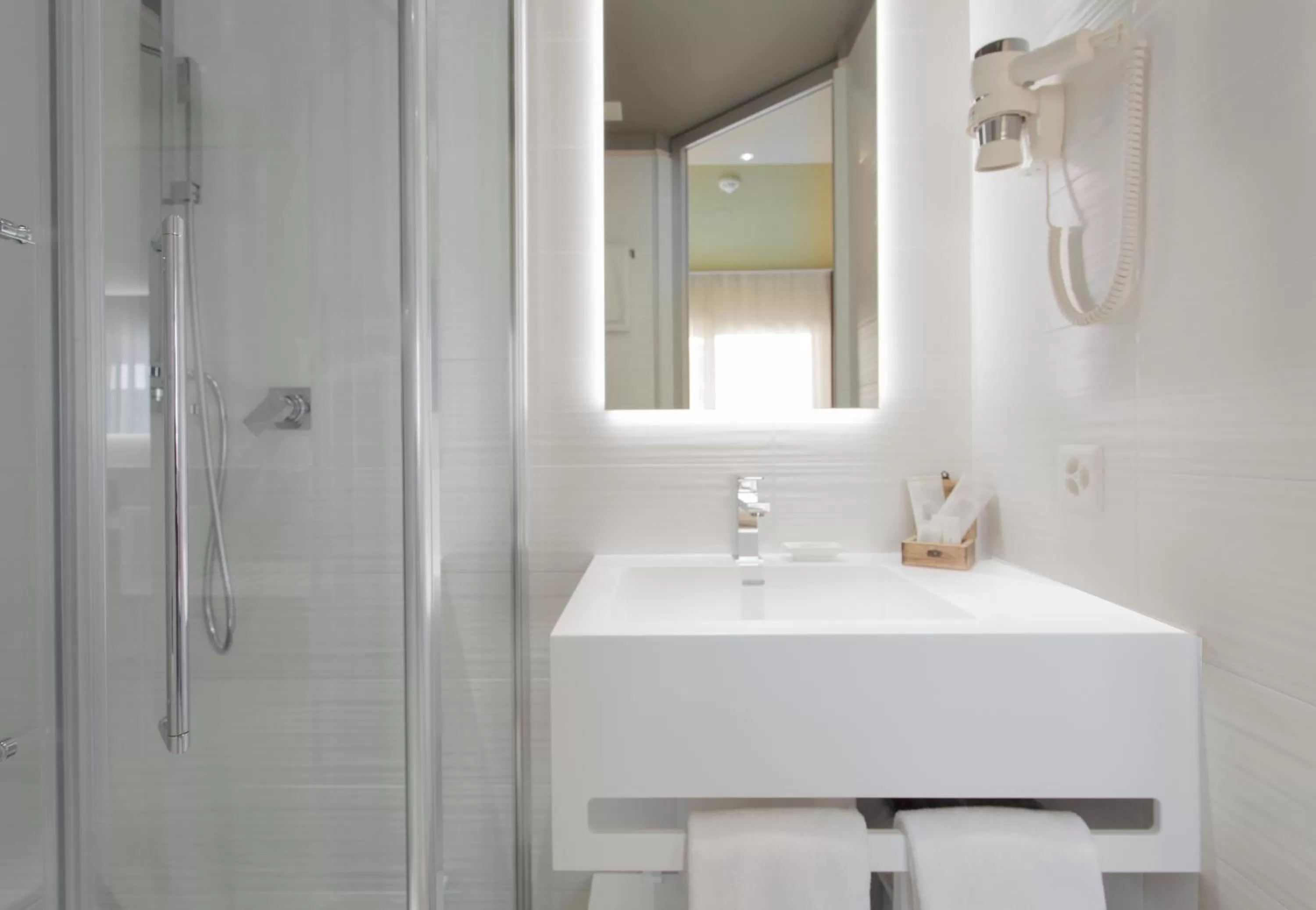 Bathroom in Hotel City Locarno