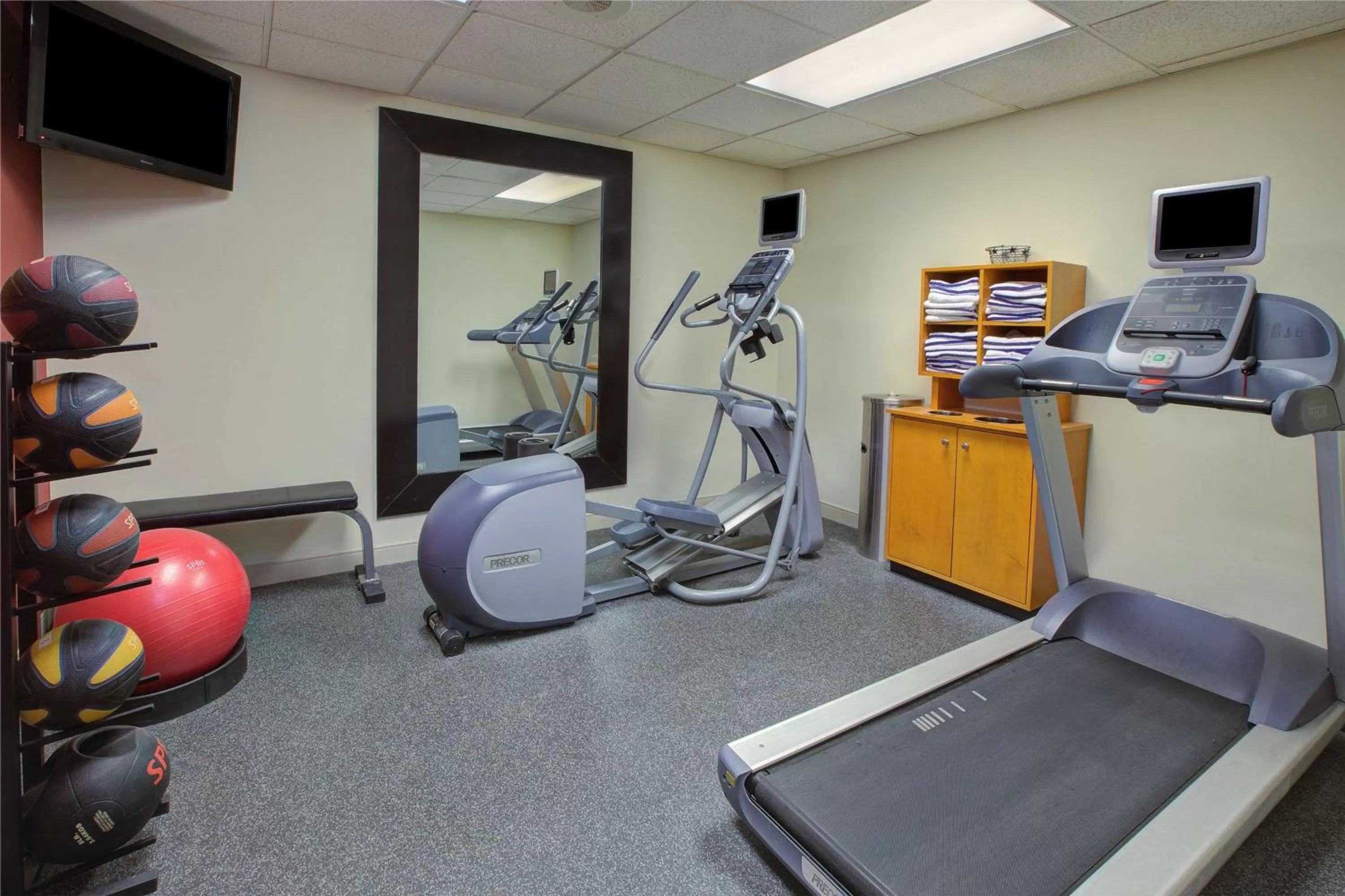 Fitness centre/facilities in Homewood Suites by Hilton Dayton South