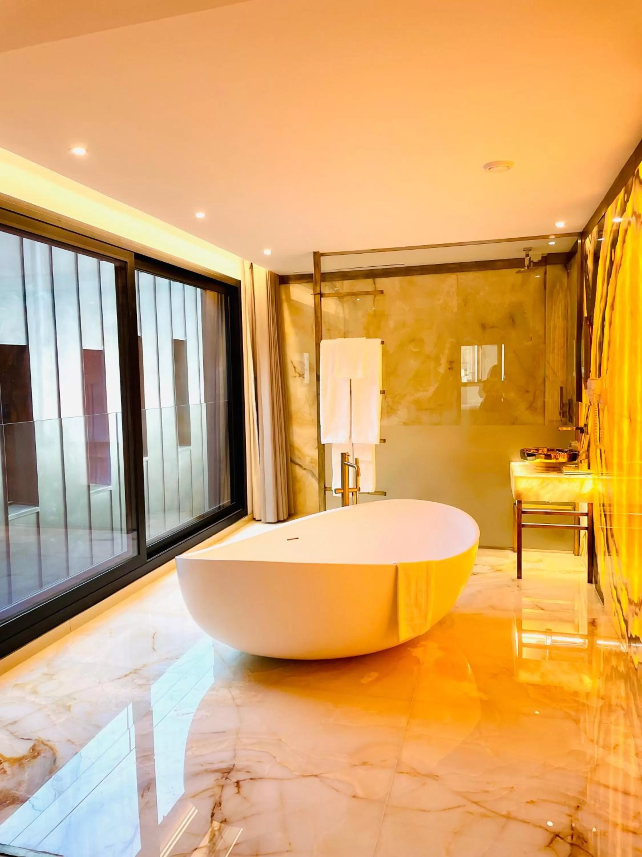 Bathroom in Castelo Hotel