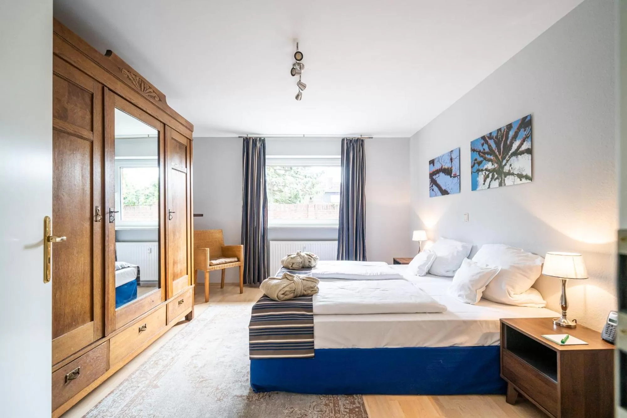 Bed in Waldhotel Tannenhäuschen