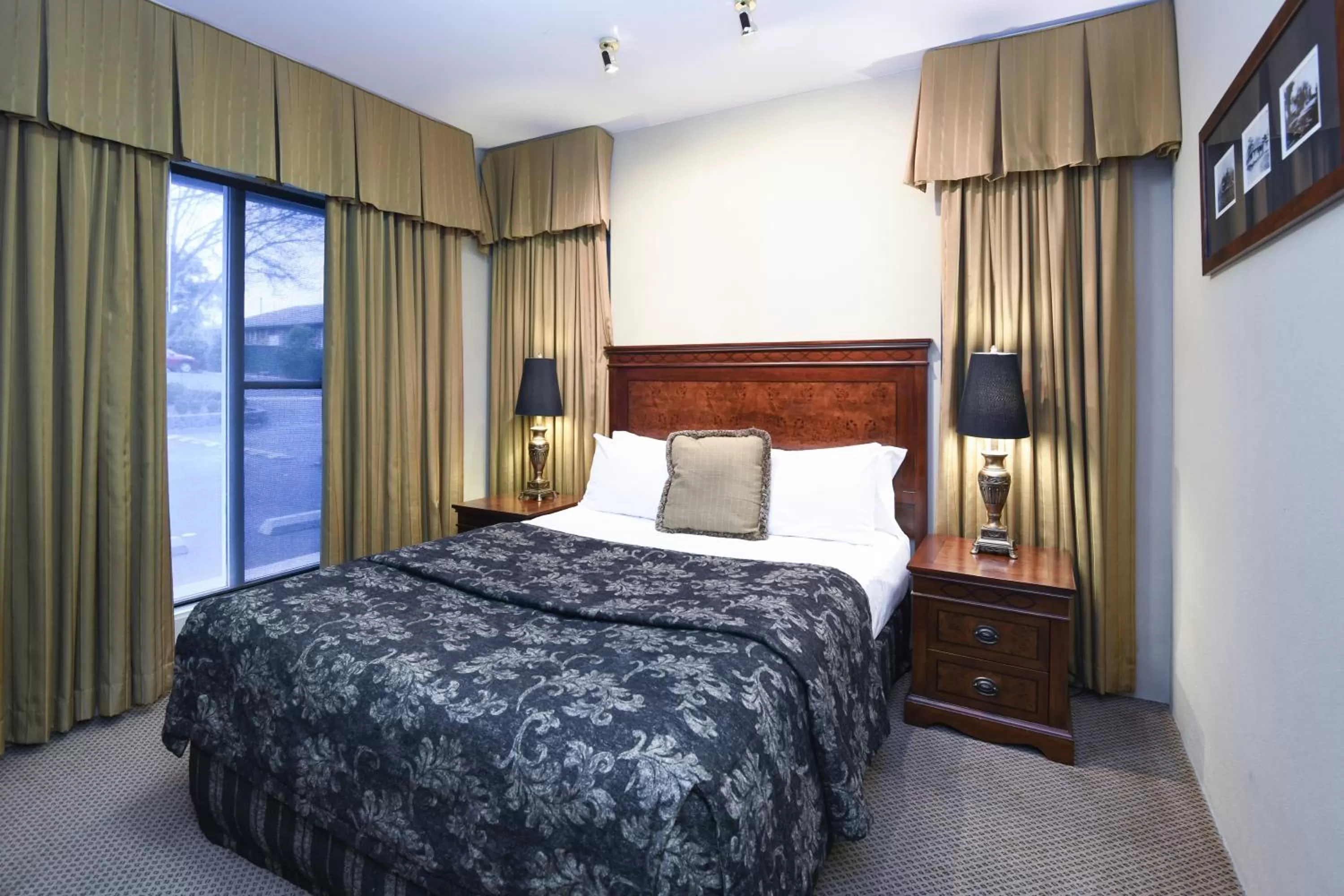 Bedroom, Bed in Rydges Armidale