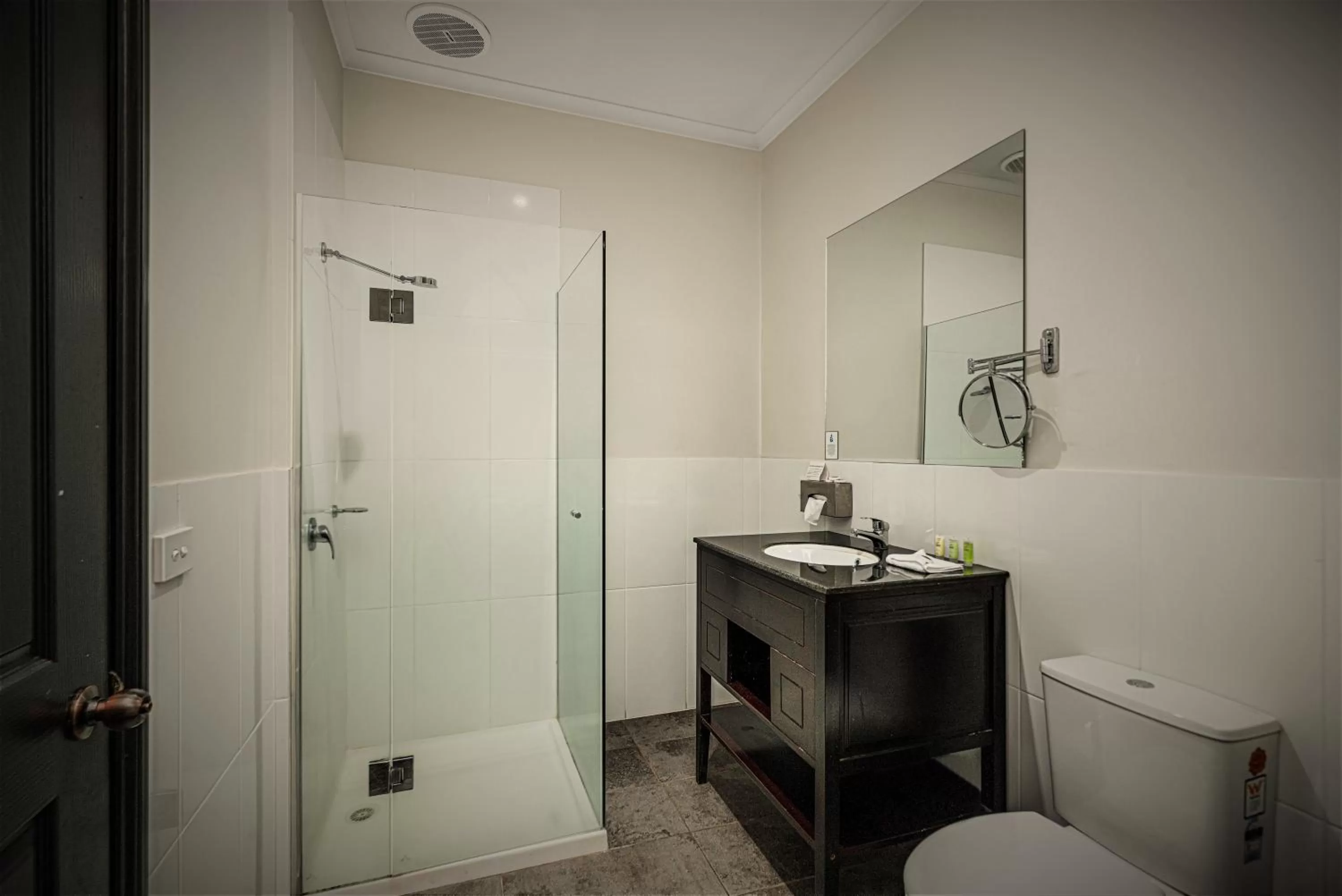 Queen Suite With Shower in Kryal Castle Ballarat