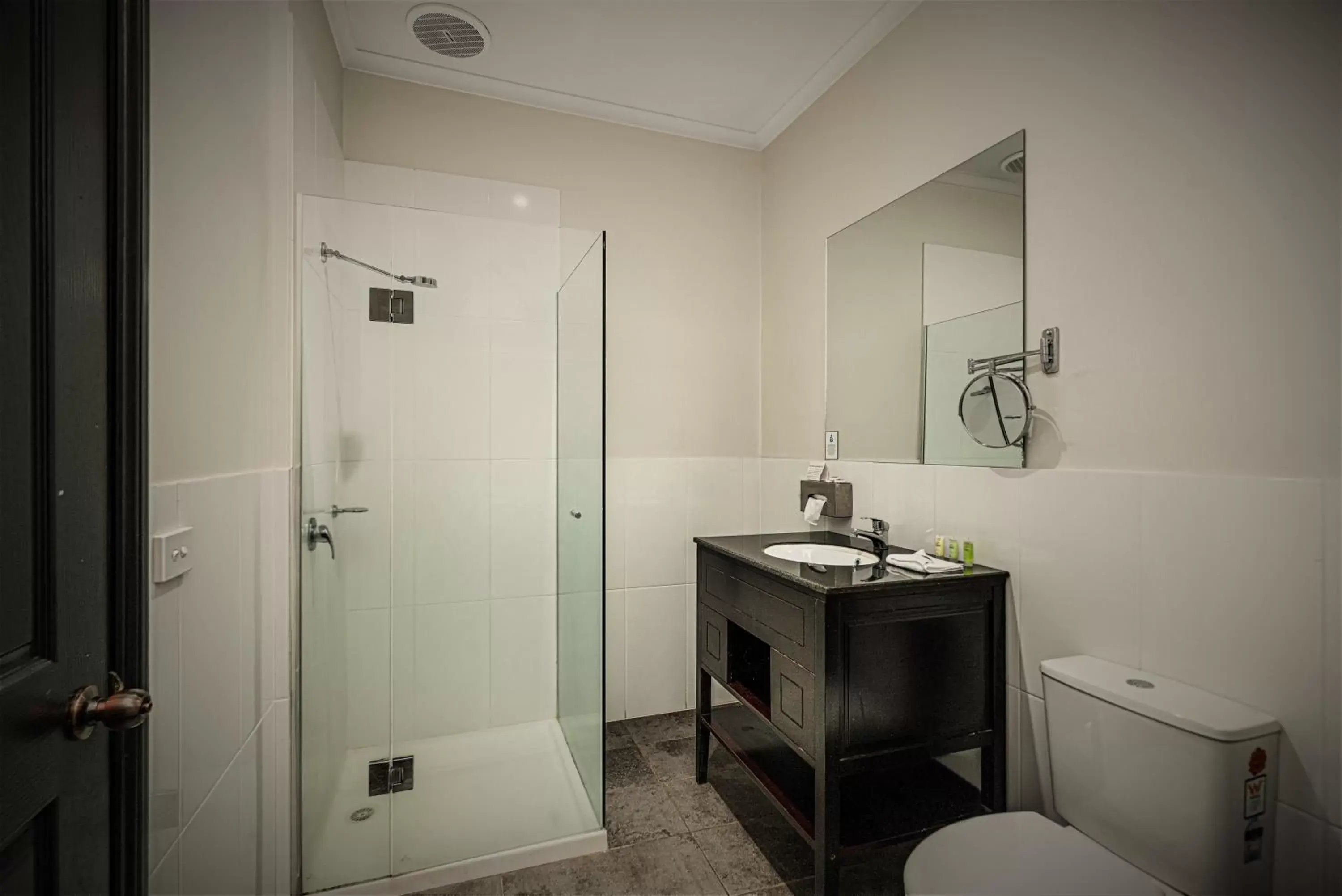 Queen Suite With Shower in Kryal Castle Ballarat Queen Suite With Shower in Kryal Castle Ballarat