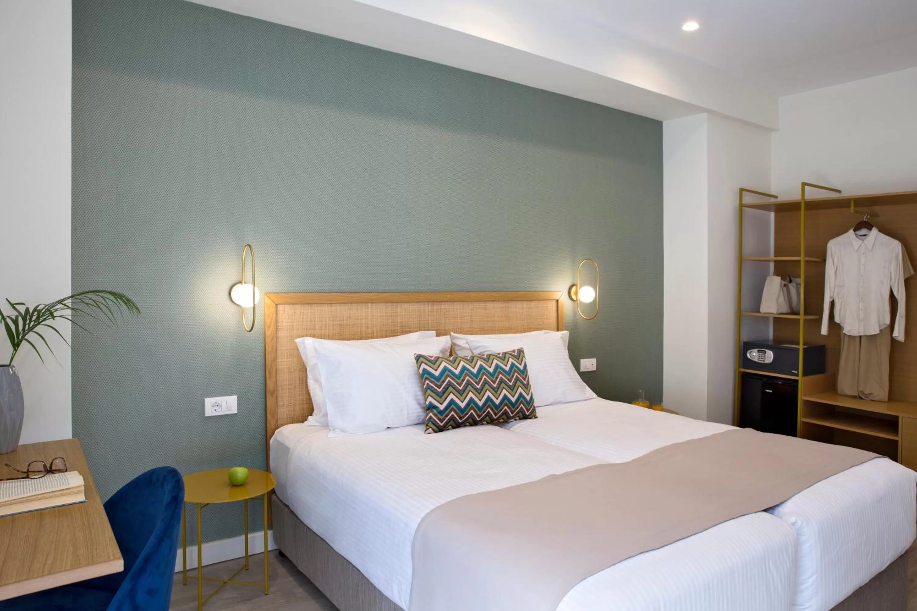 Photo of the whole room, Bed in Hypnos Inn Athens