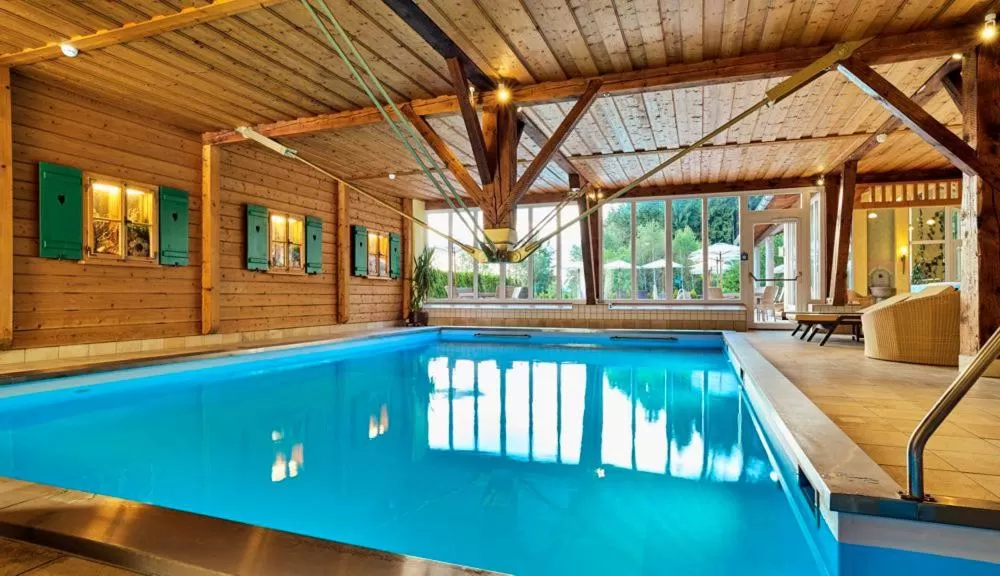 Swimming pool in Wellness- und Vitalhotel Böhmhof