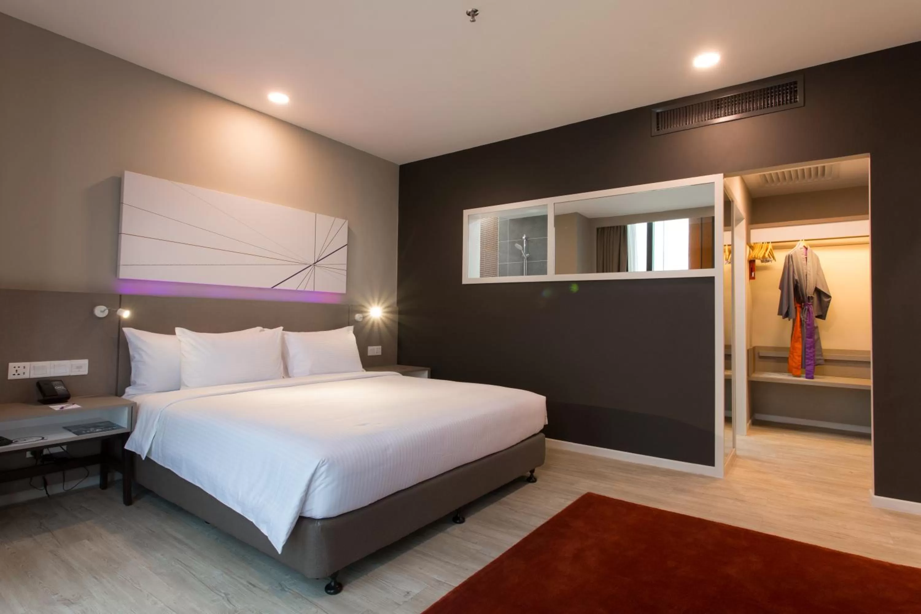 Photo of the whole room, Bed in Qliq Damansara Hotel