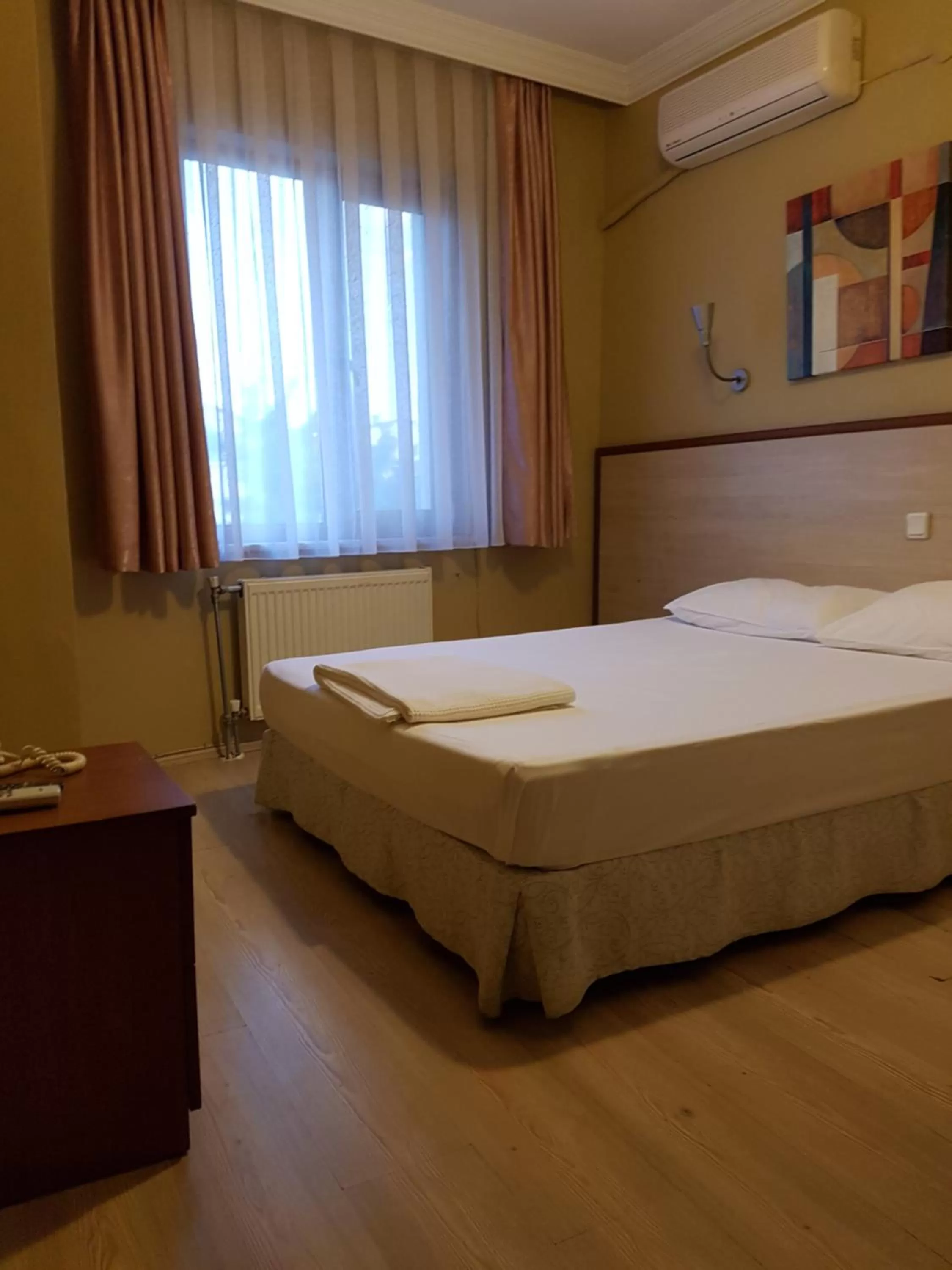 Bed in Hotel Crowded House