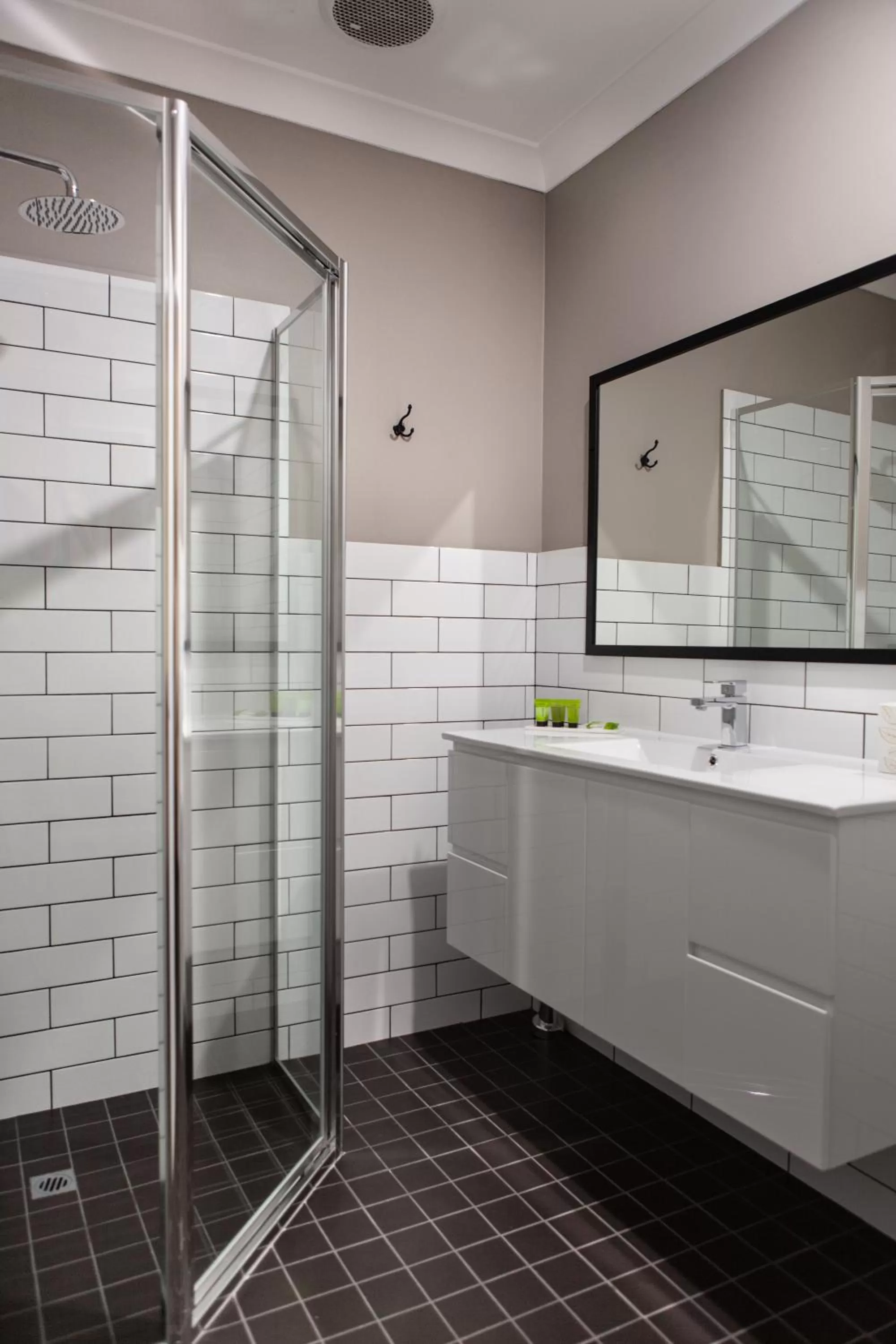 Shower in Nightcap at Archer Hotel