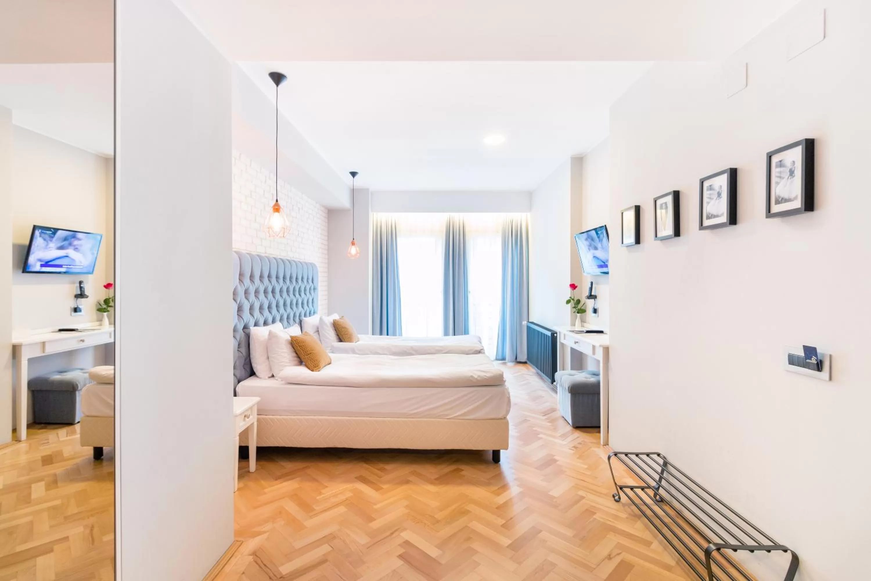 Photo of the whole room, Bed in Venis Boutique Hotel