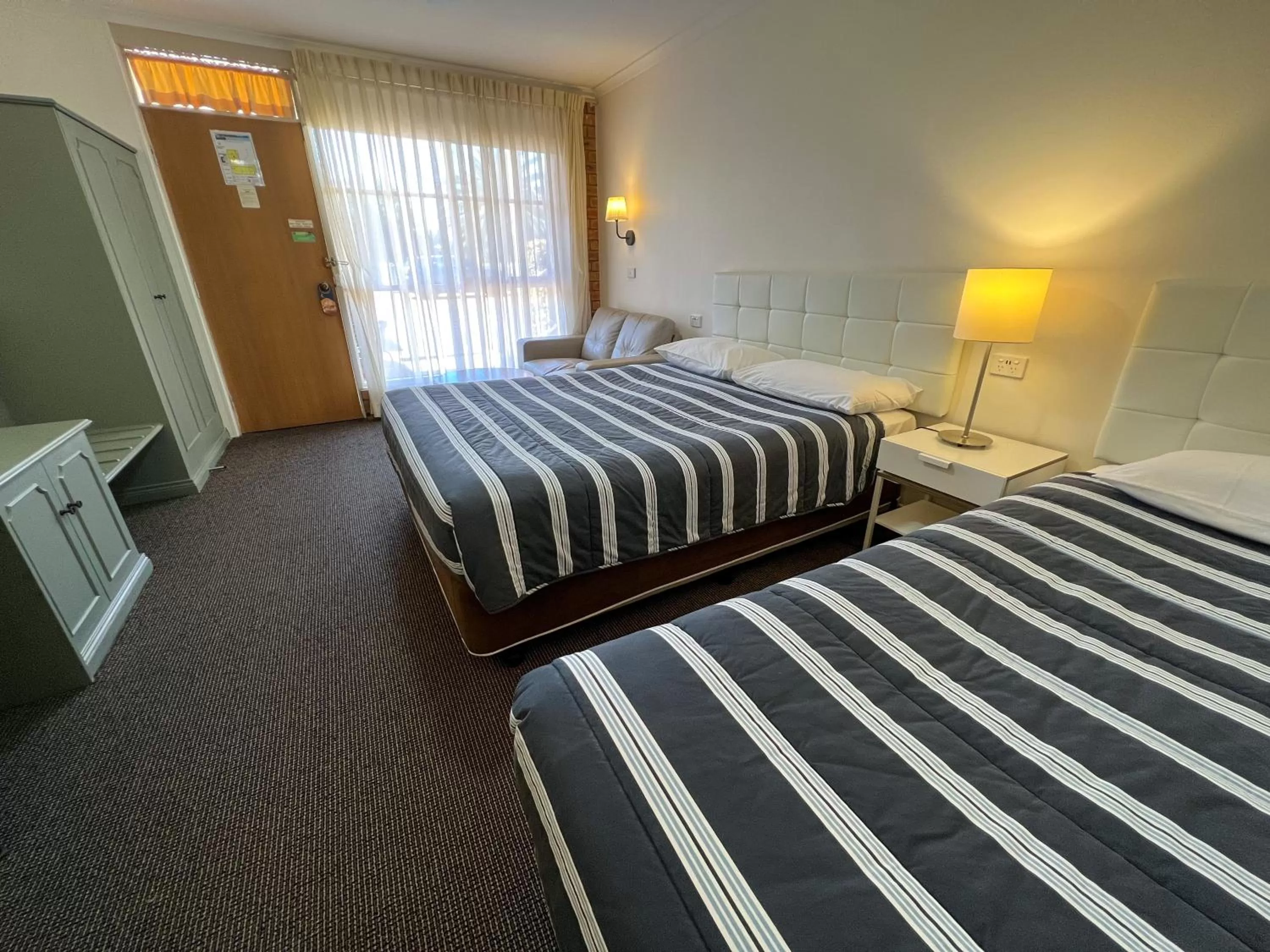 Bed in Summerhill Motor Inn