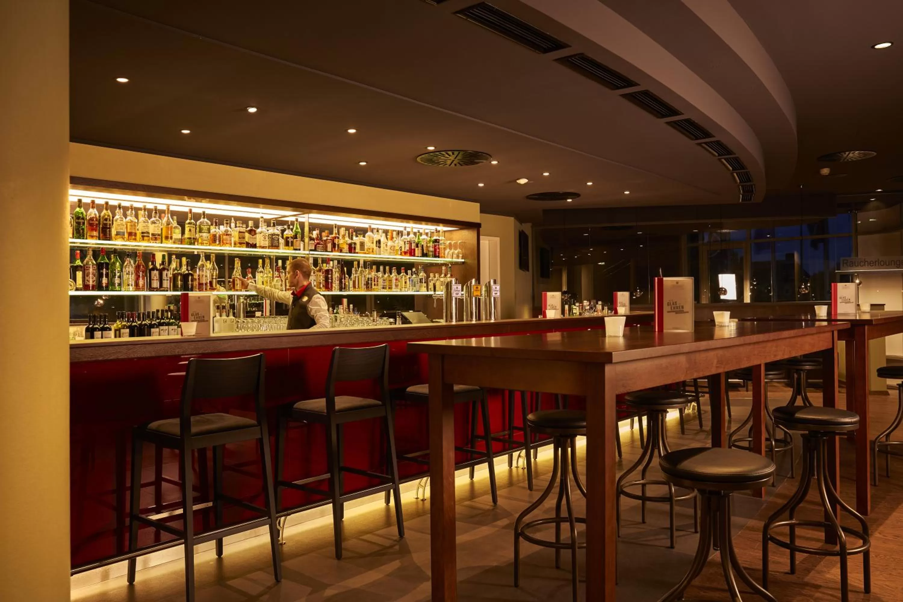 Lounge or bar in H4 Hotel Kassel City, Trademark Collection by Wyndham