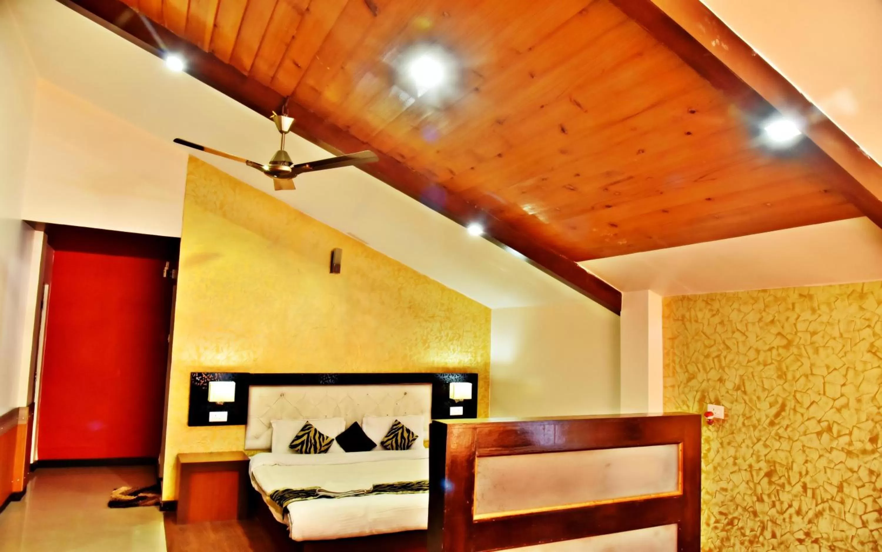 Bedroom in Sood's Himalayan Vista