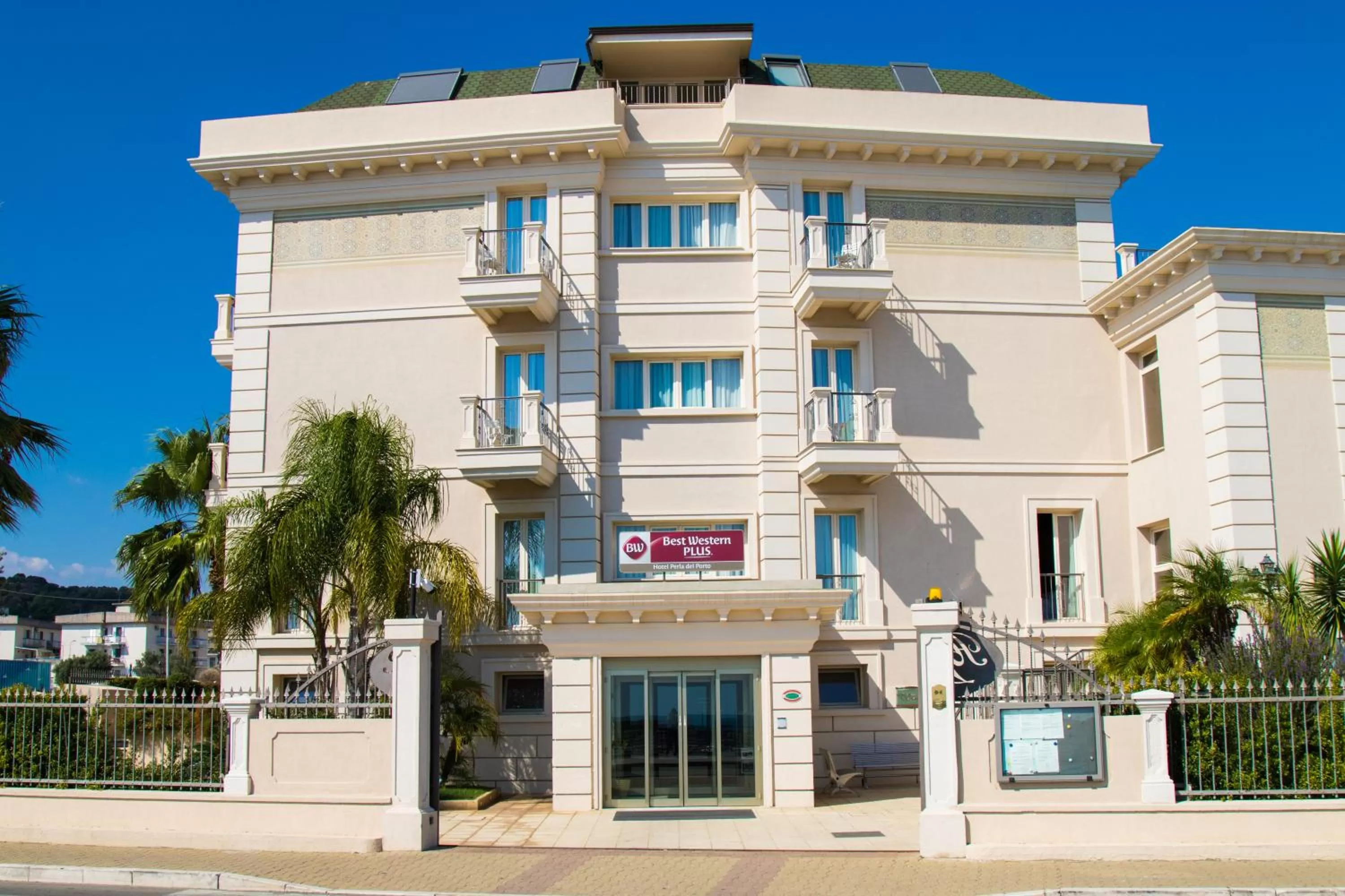 Property building in Best Western Plus Hotel Perla Del Porto