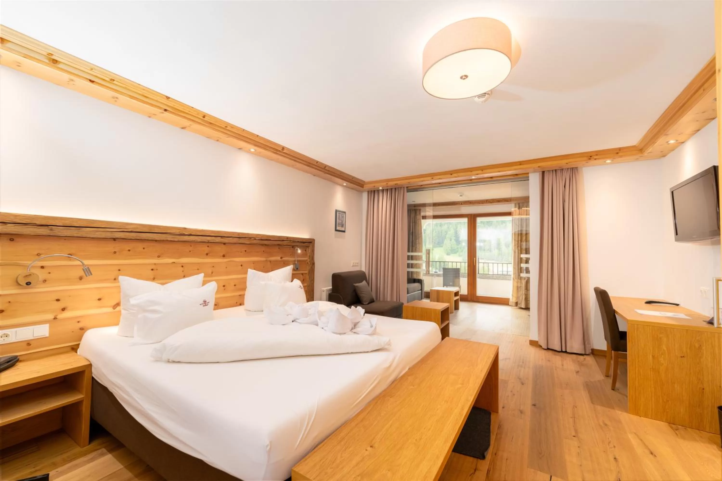 Photo of the whole room, Bed in Hotel Schwarzer Adler