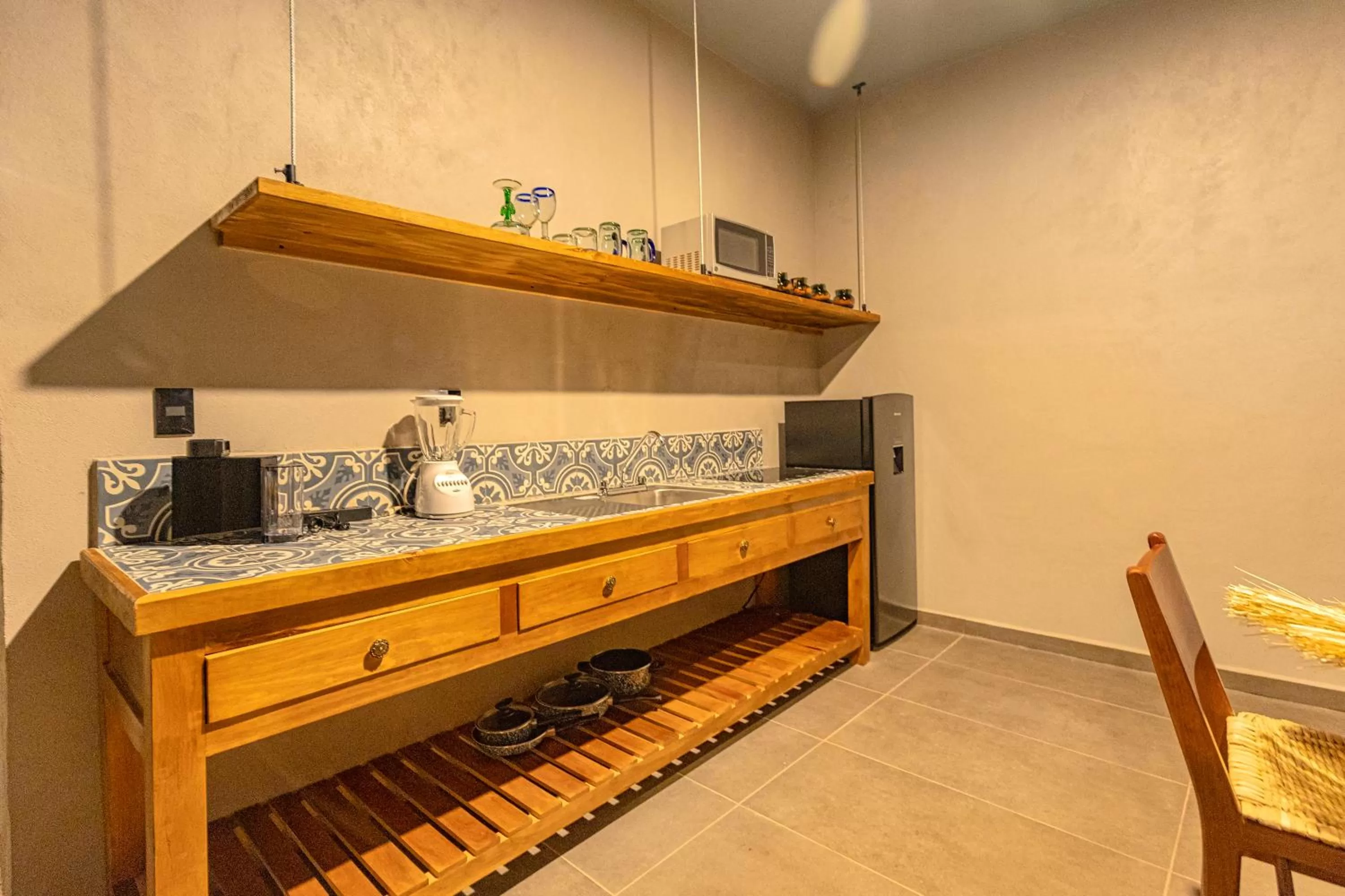 Communal kitchen in Casa Lavanda Hotel Boutique