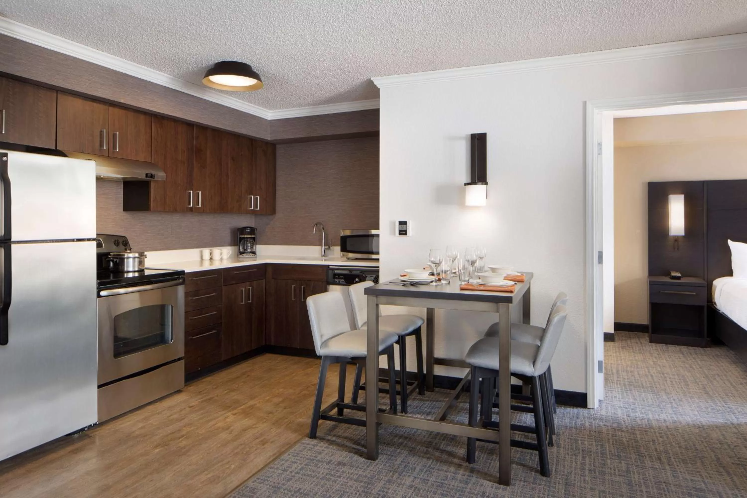 Kitchen or kitchenette in Sonesta ES Suites Fresno