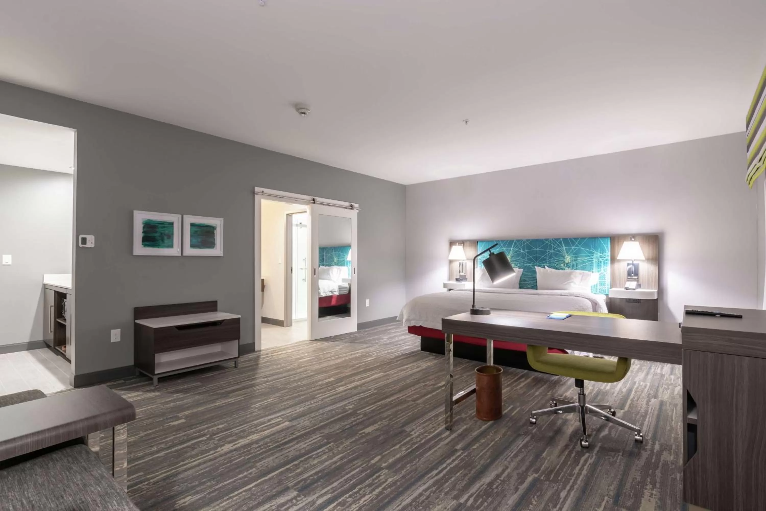 Bedroom, Bed in Hampton Inn & Suites Dallas East