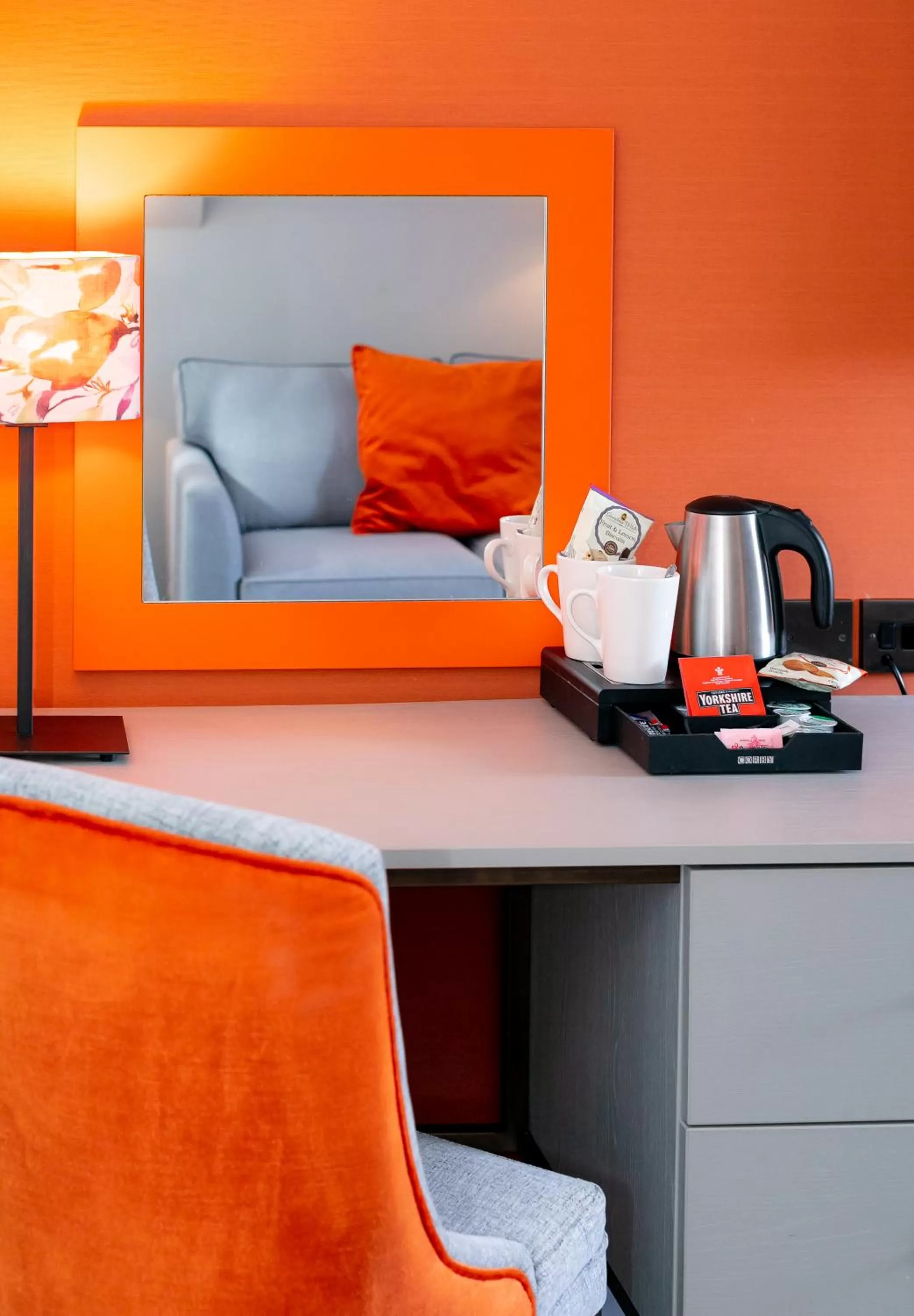 Coffee/tea facilities, Bed in Cedar Court Hotel Harrogate