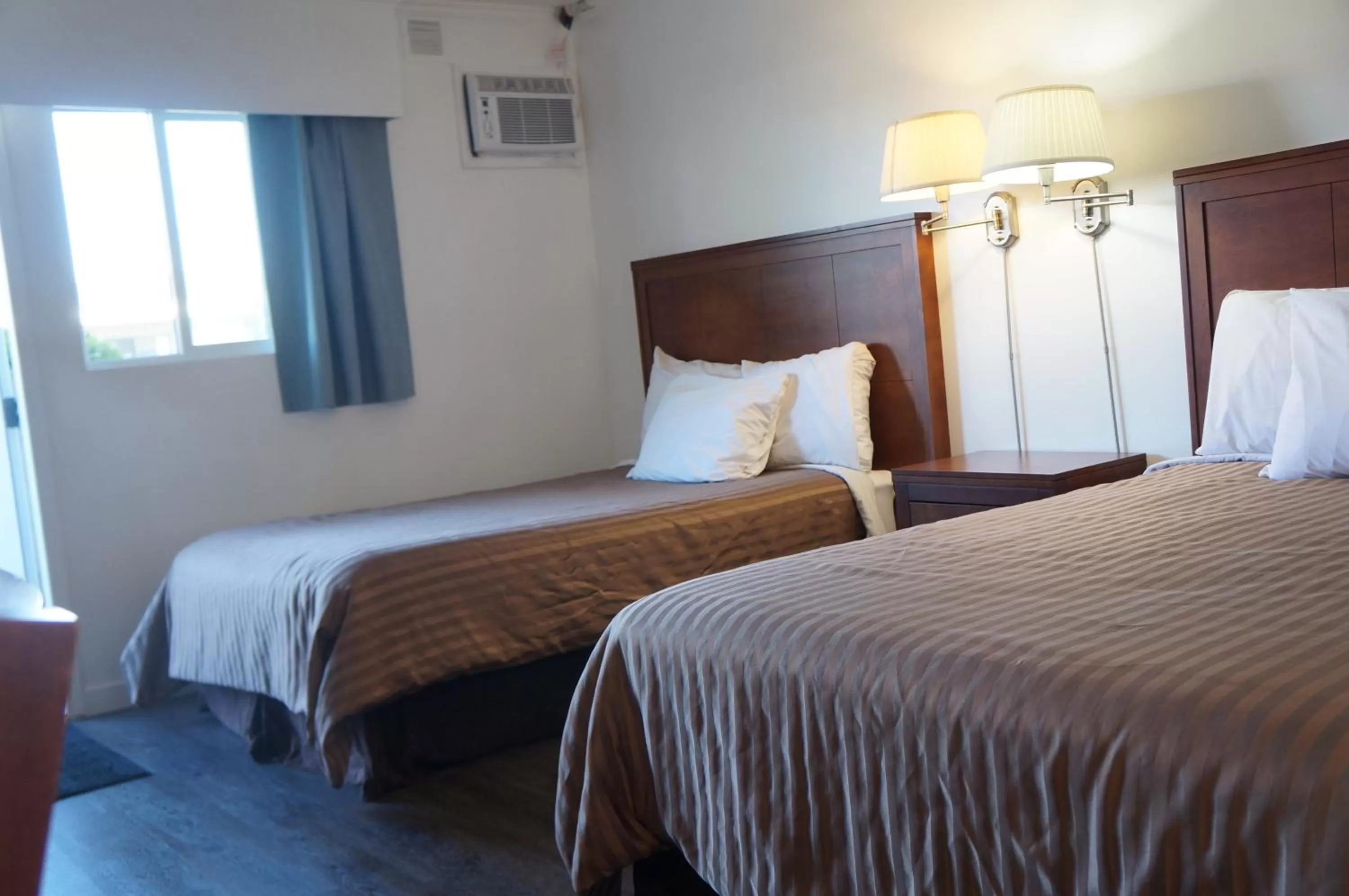 Photo of the whole room, Bed in Westward Inn & Suites
