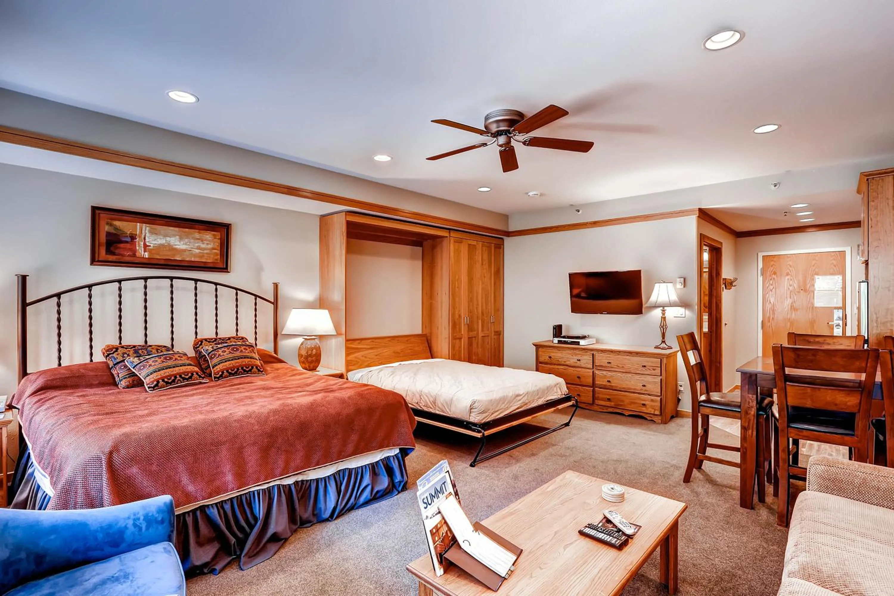Living room, Bed in Mountain House by Keystone Resort